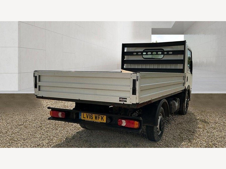 2016 Nissan NT400 Cabstar photo 4