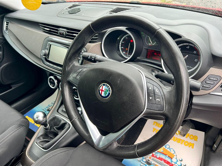 2016 Alfa Romeo Giulietta photo 11
