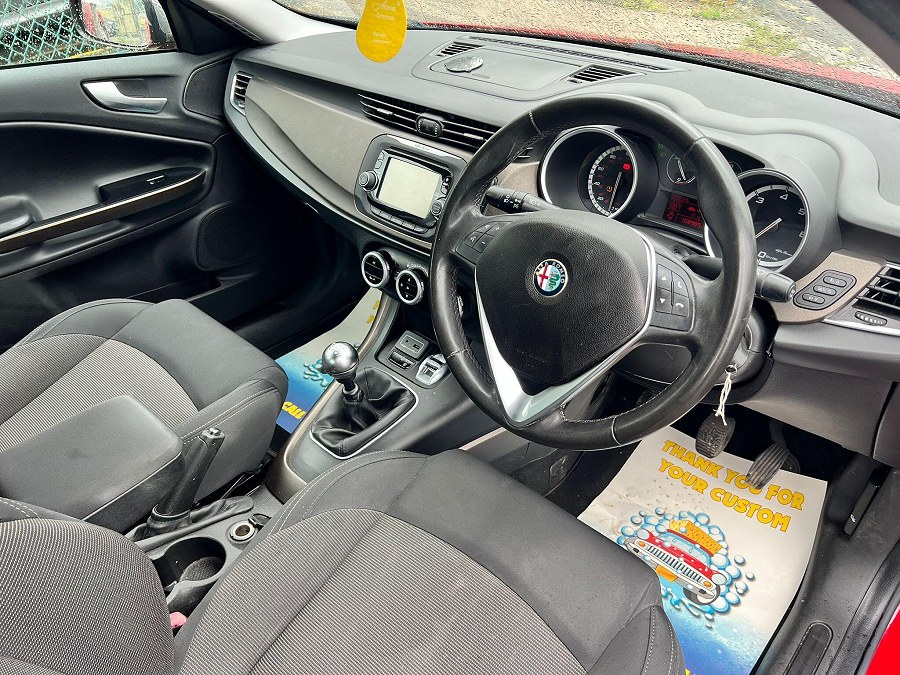 2016 Alfa Romeo Giulietta photo 10