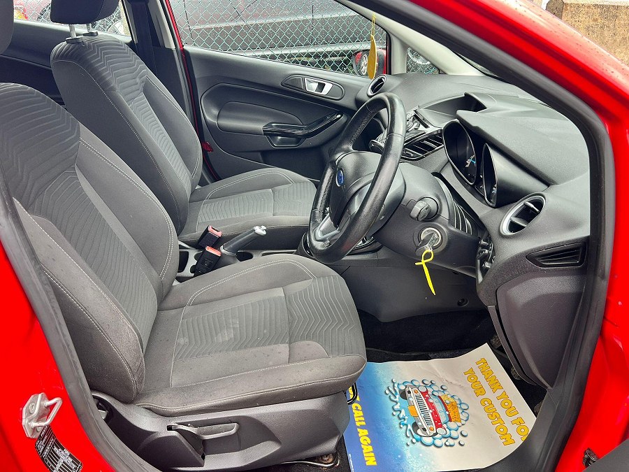 2014 Ford Fiesta photo 11