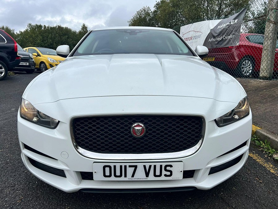 Jaguar XE photo 2