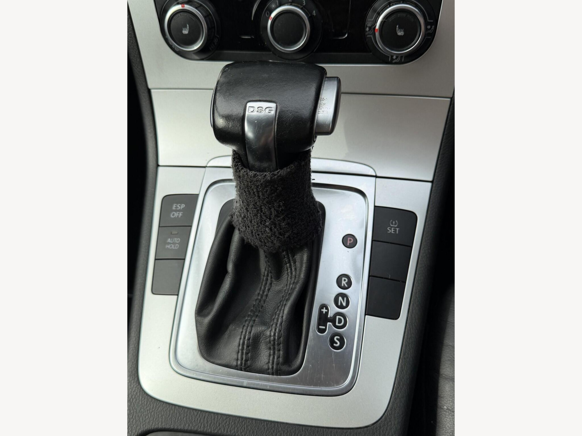 2010 Volkswagen Passat image 13