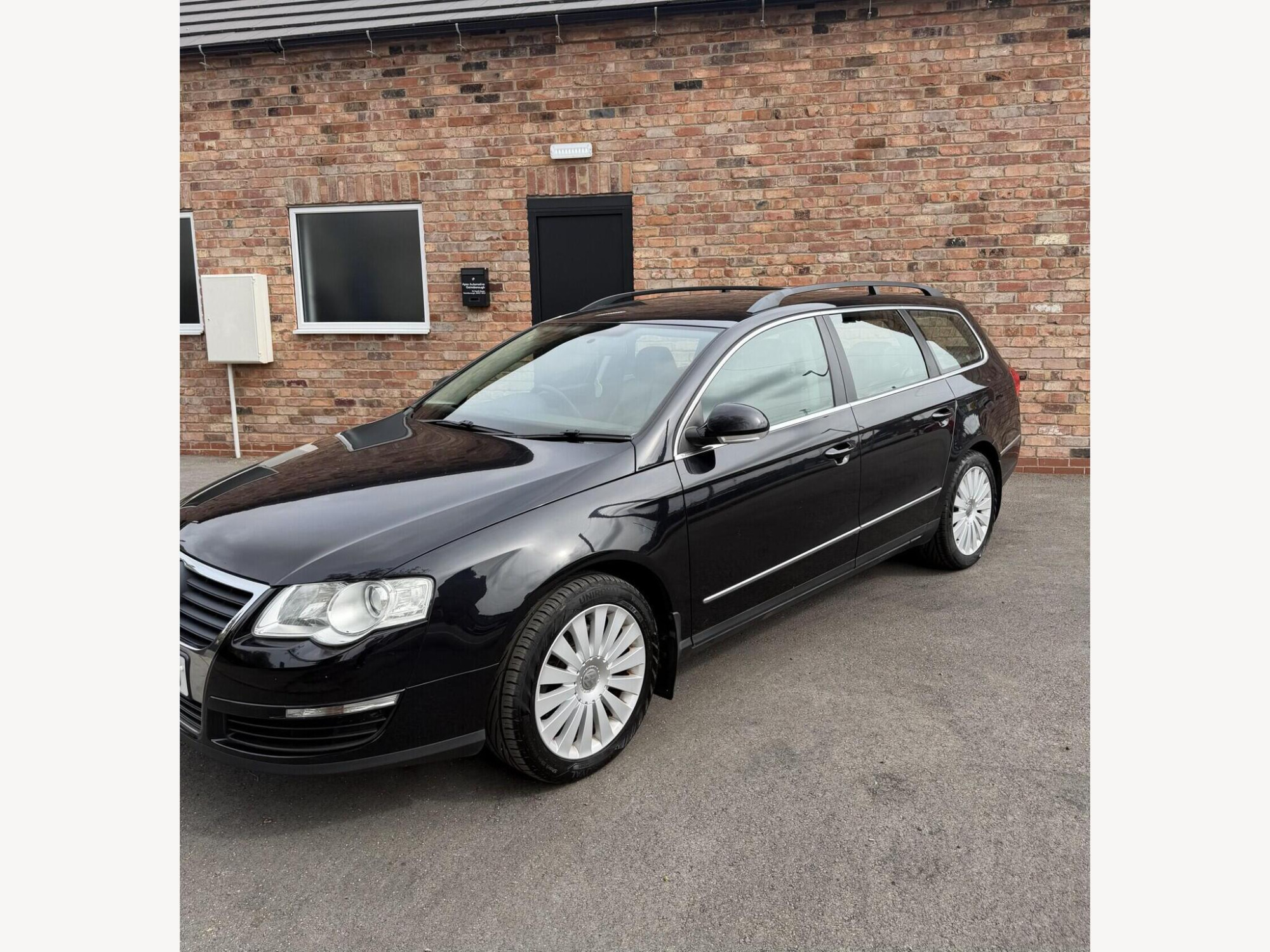 2010 Volkswagen Passat image 2