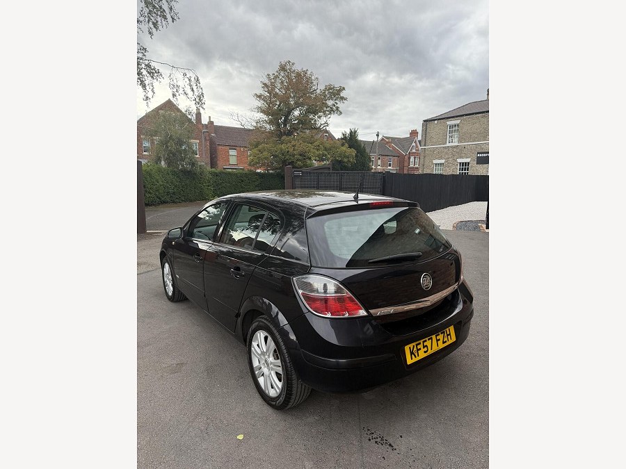 Vauxhall Astra photo 2