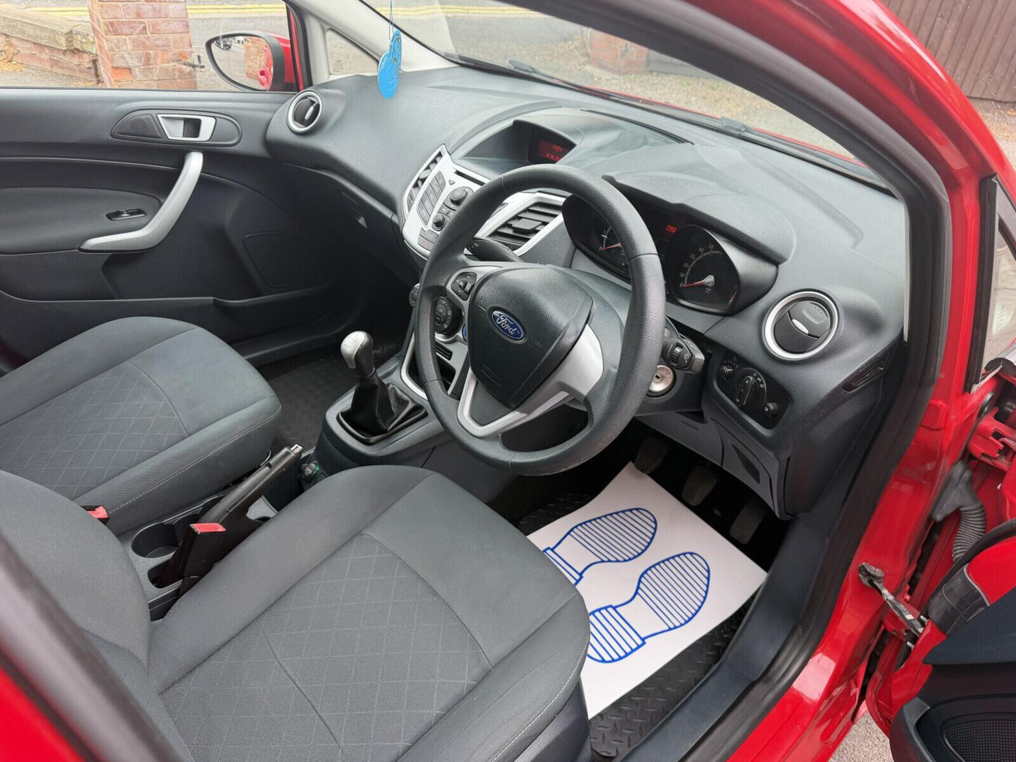 2012 Ford Fiesta image 8