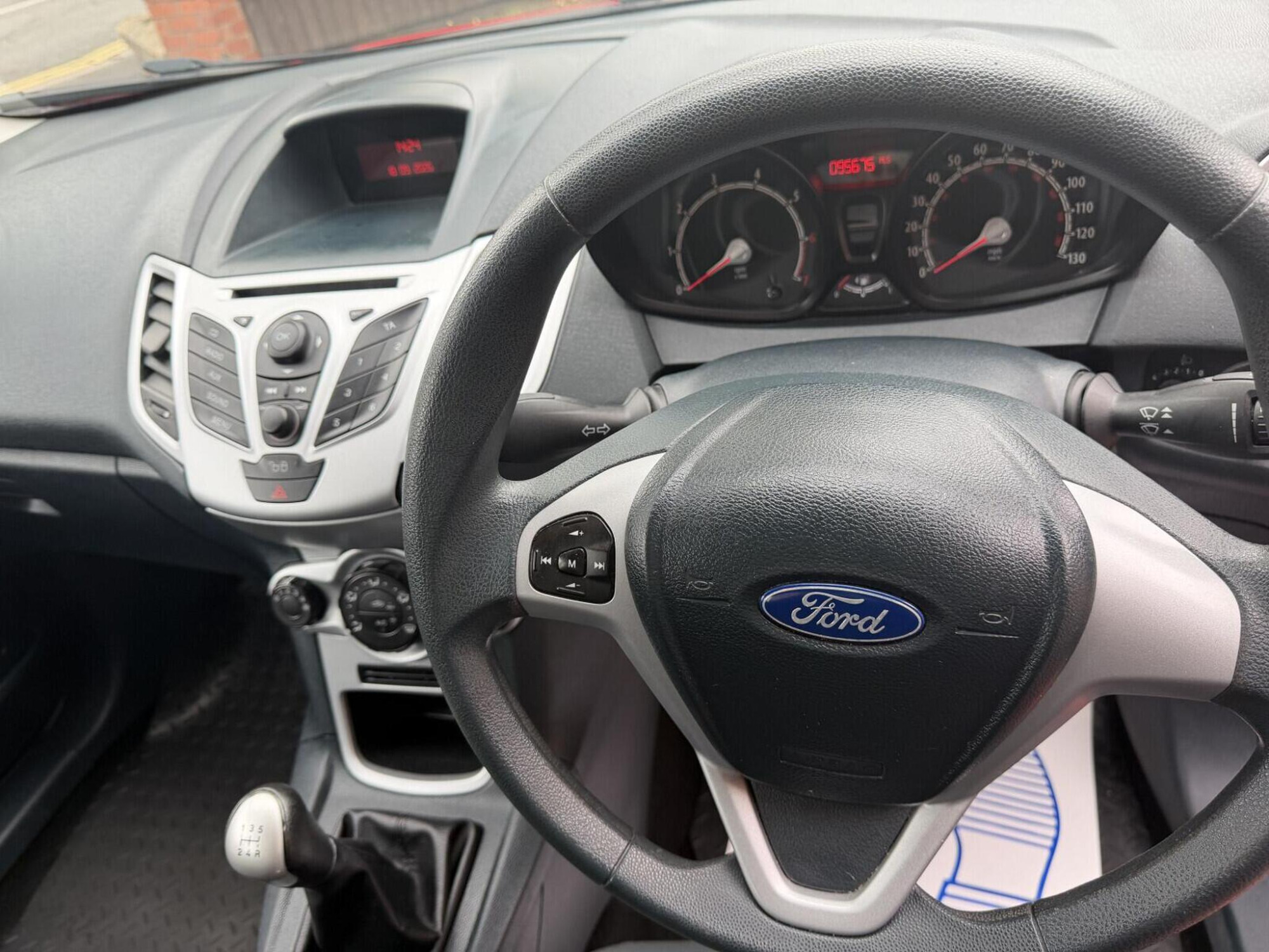 2012 Ford Fiesta image 10