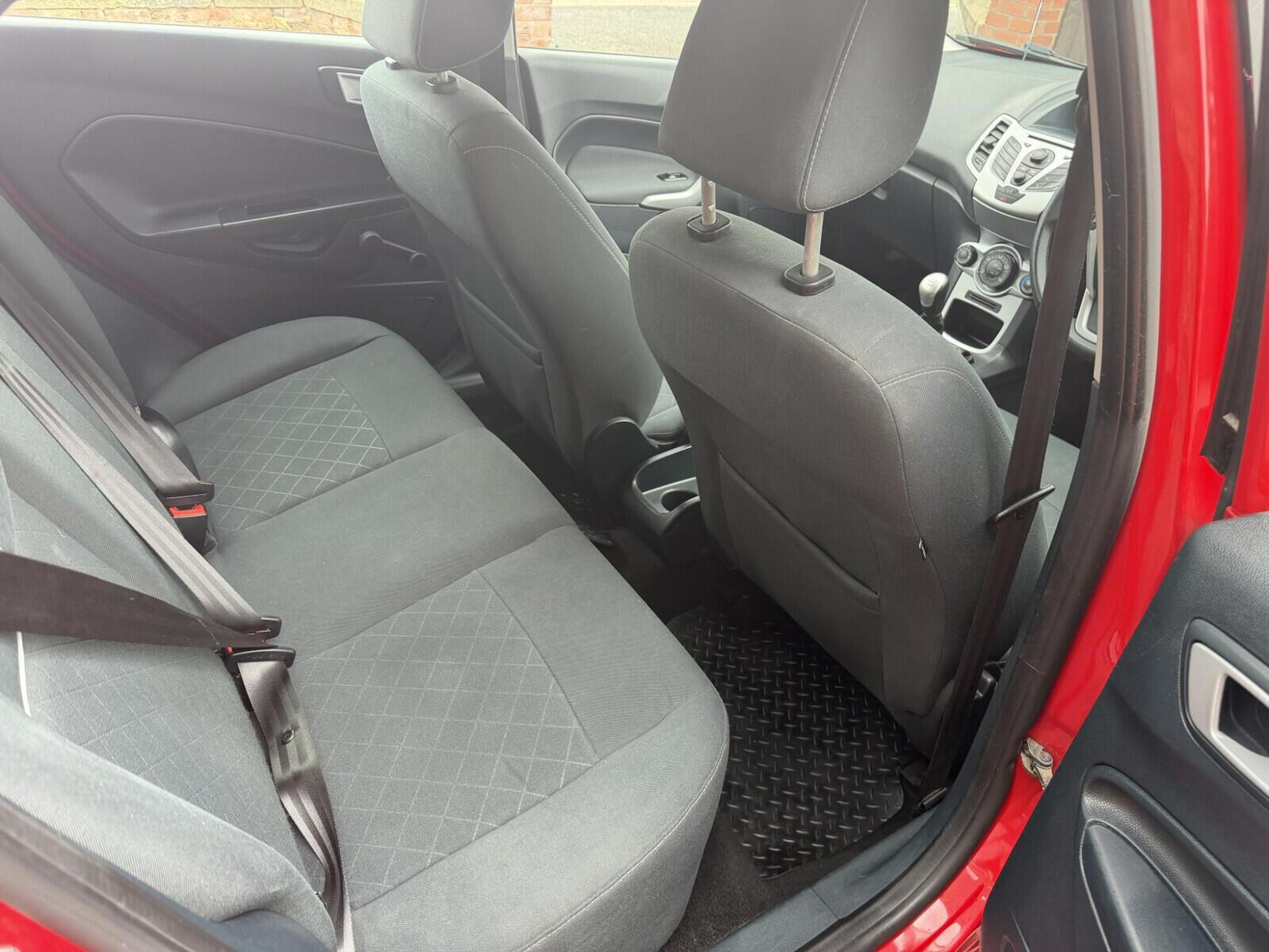 2012 Ford Fiesta image 11