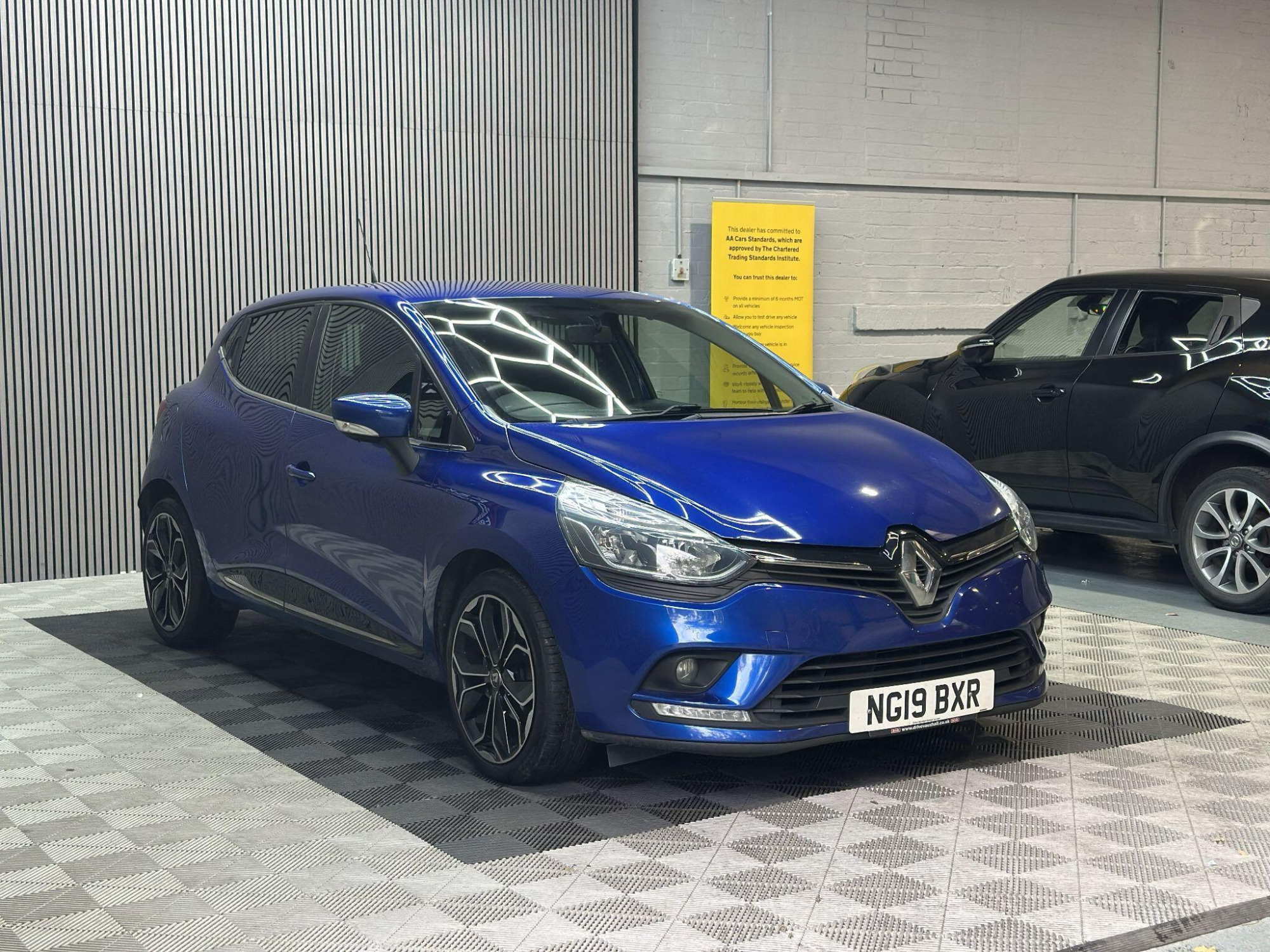2019 Renault Clio image 3