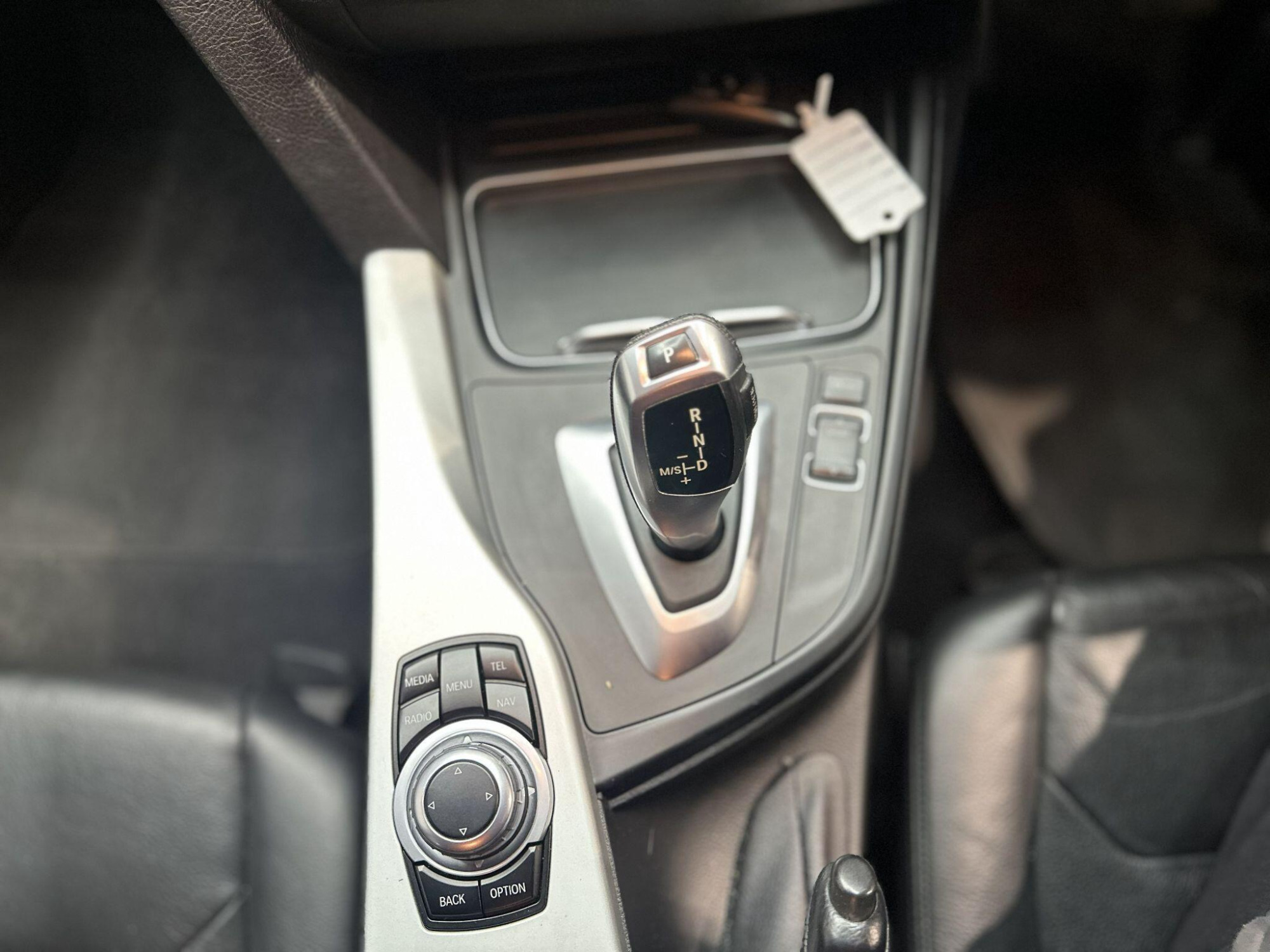 2016 BMW 3 Series image 21
