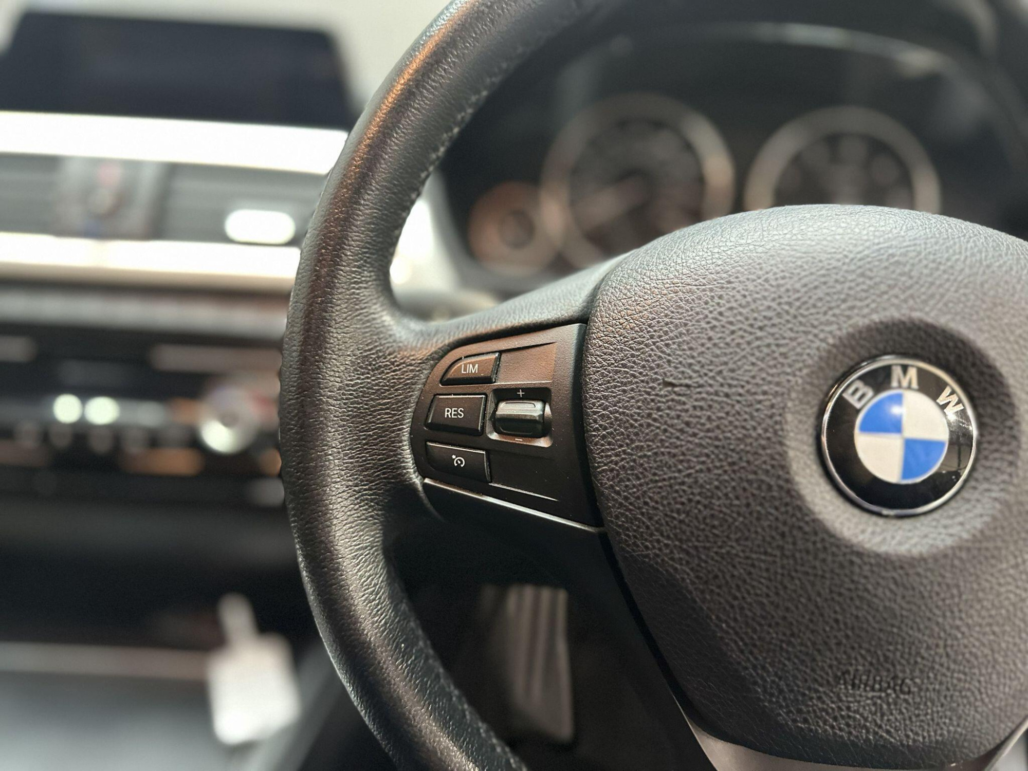 2016 BMW 3 Series image 12