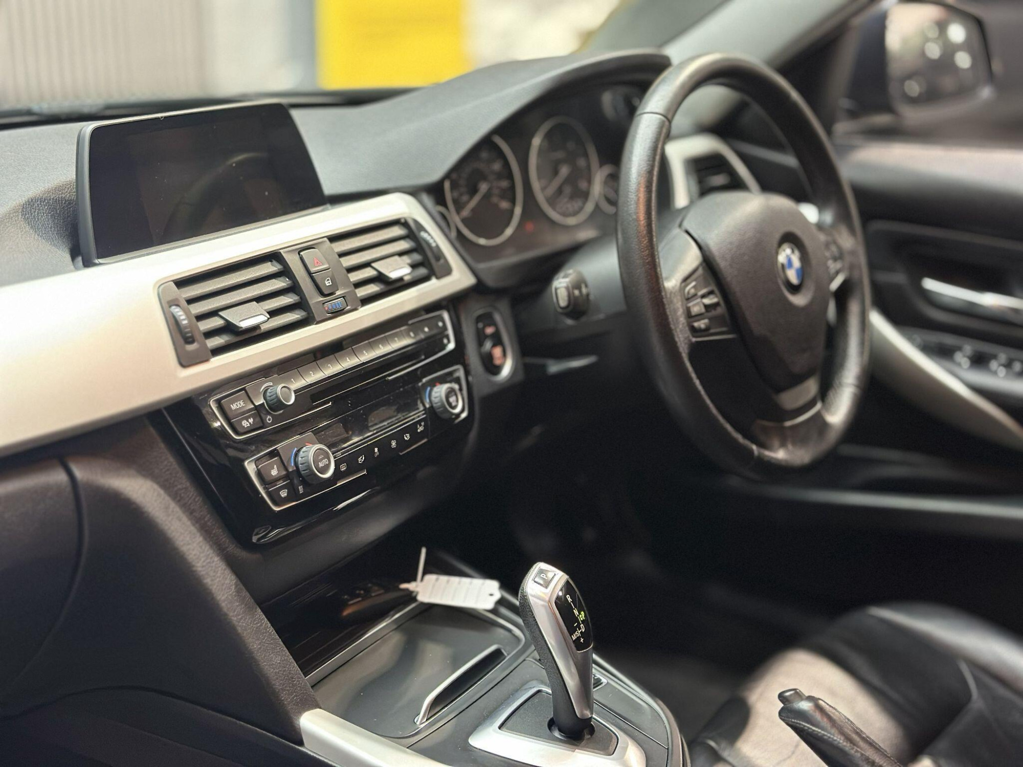 2016 BMW 3 Series image 16