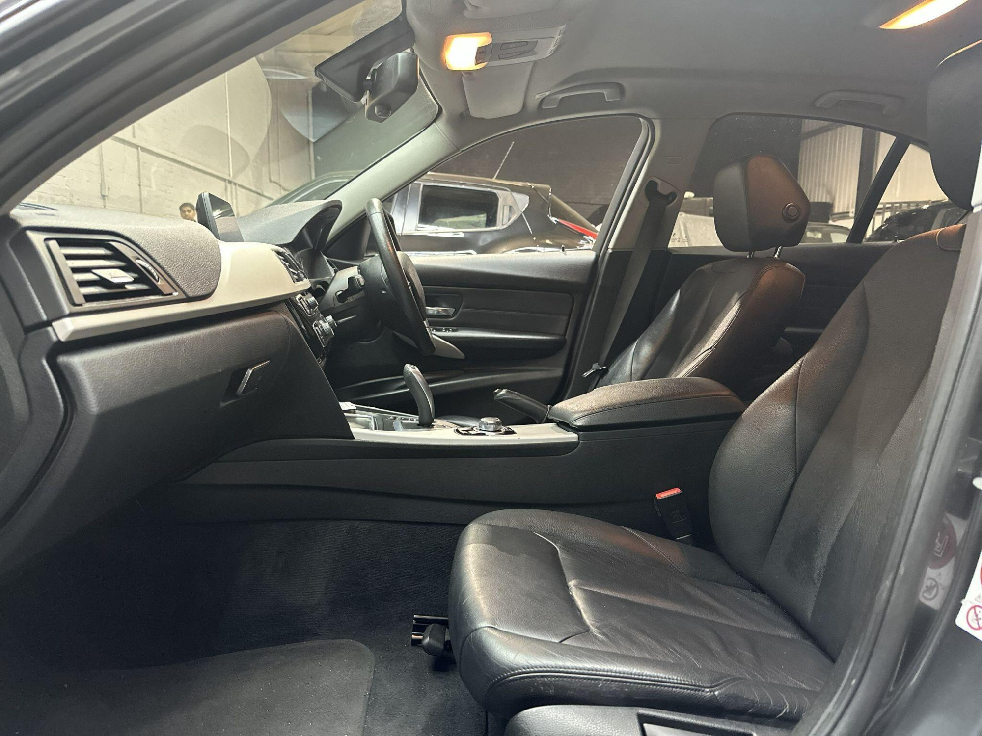 2016 BMW 3 Series image 19