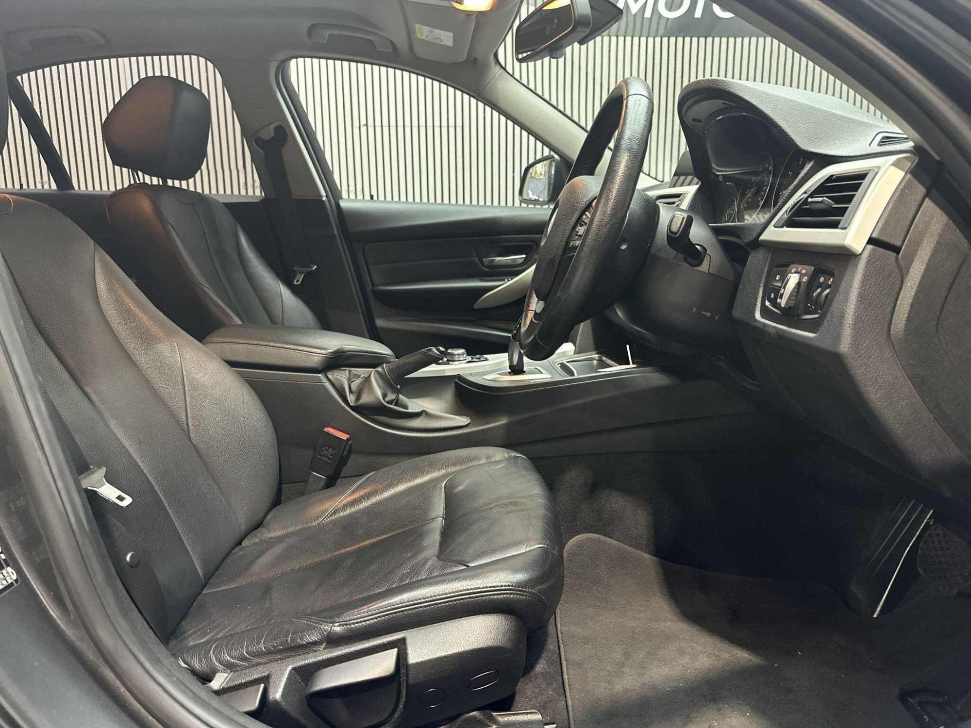 2016 BMW 3 Series image 18