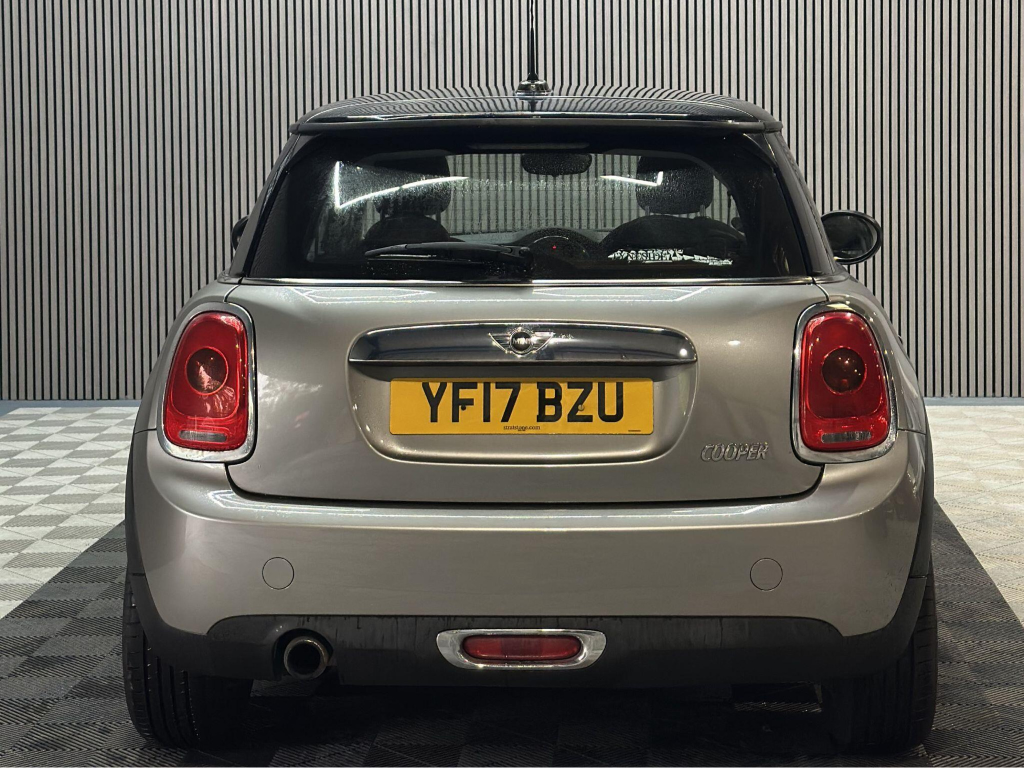 2016 MINI Hatch image 6