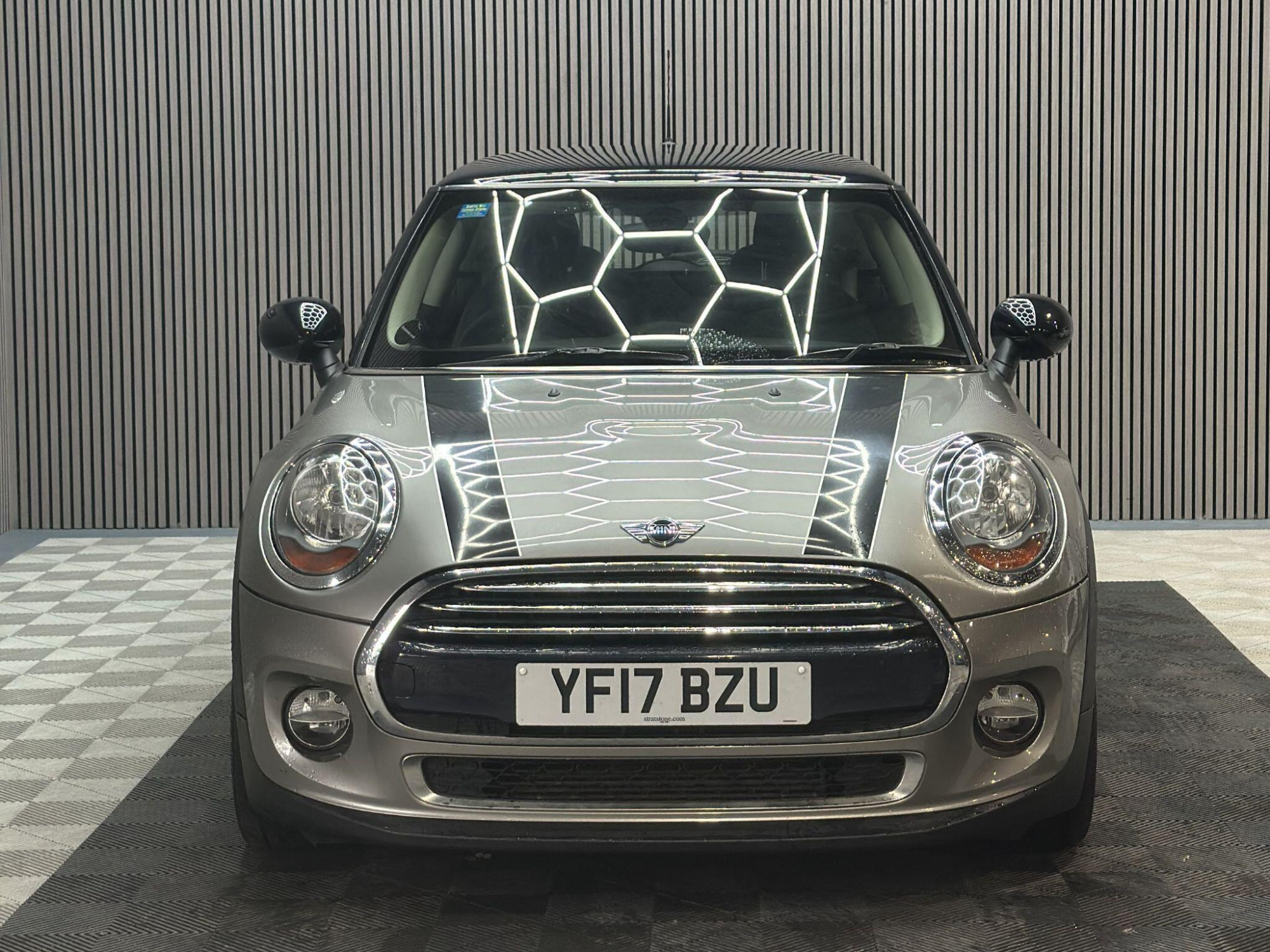 2016 MINI Hatch image 2