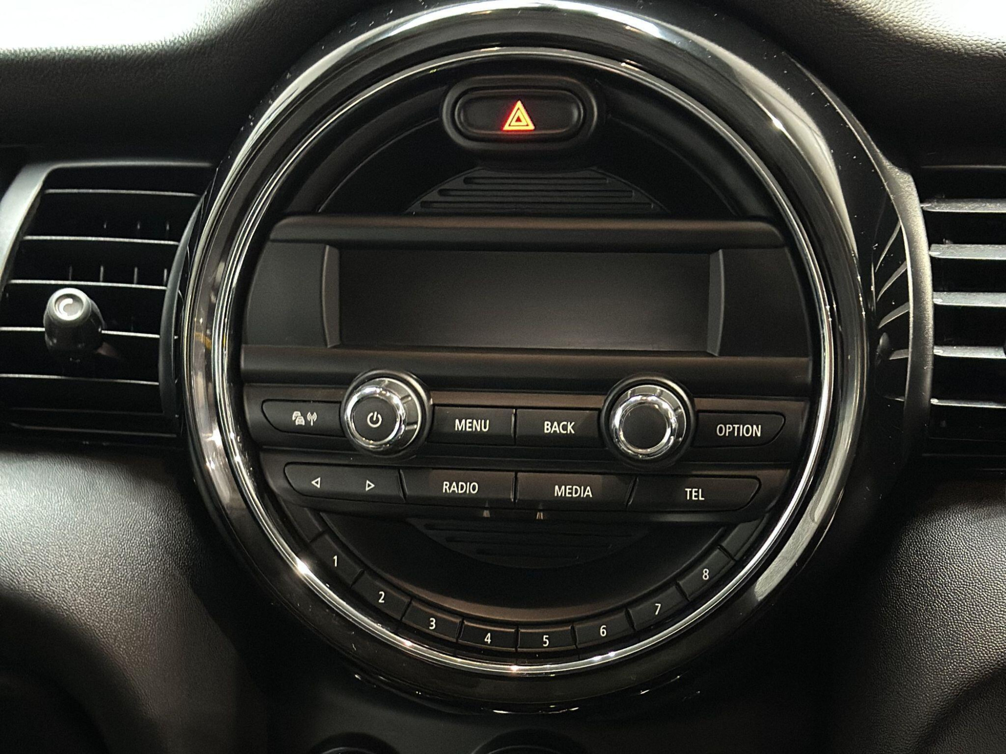 2016 MINI Hatch image 11