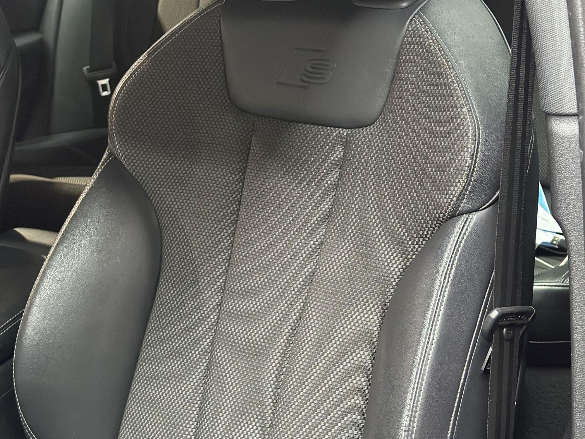 2016 Audi A4 Avant image 16