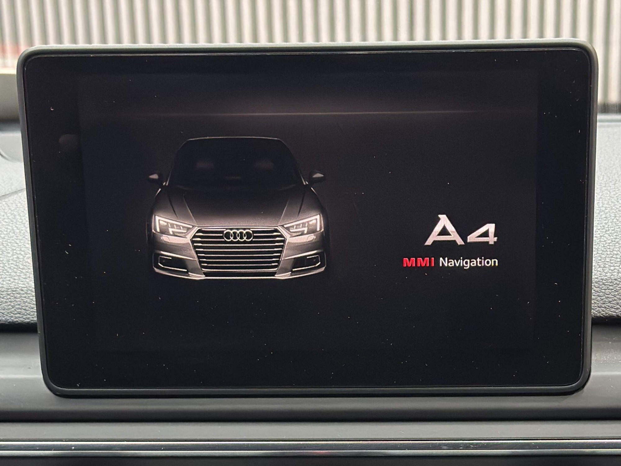 2016 Audi A4 Avant image 12
