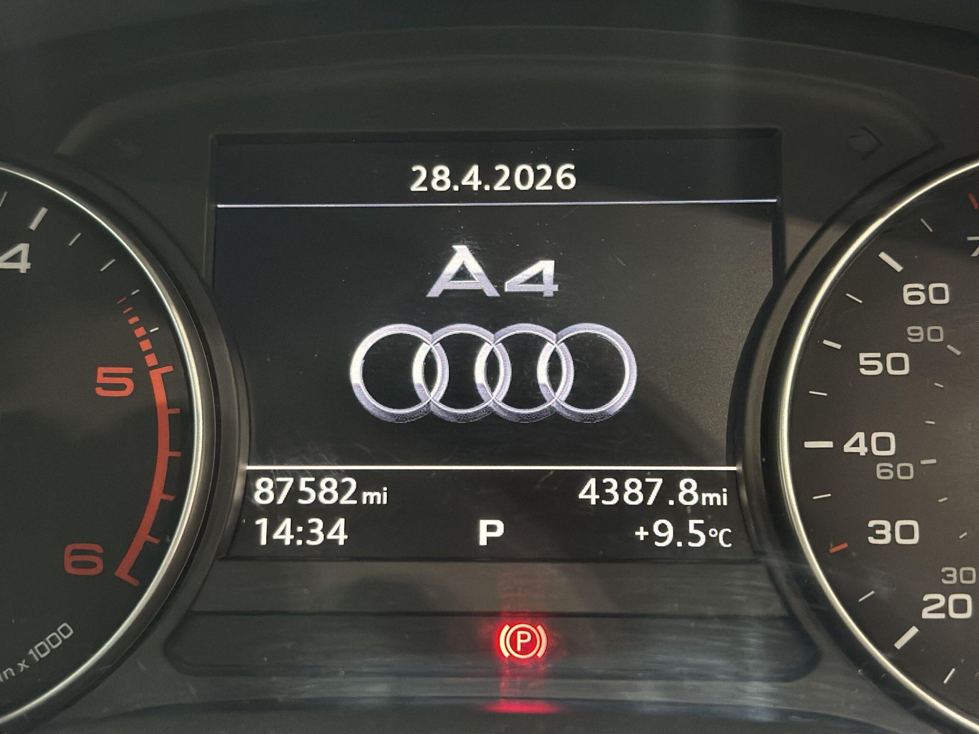 2016 Audi A4 Avant image 8