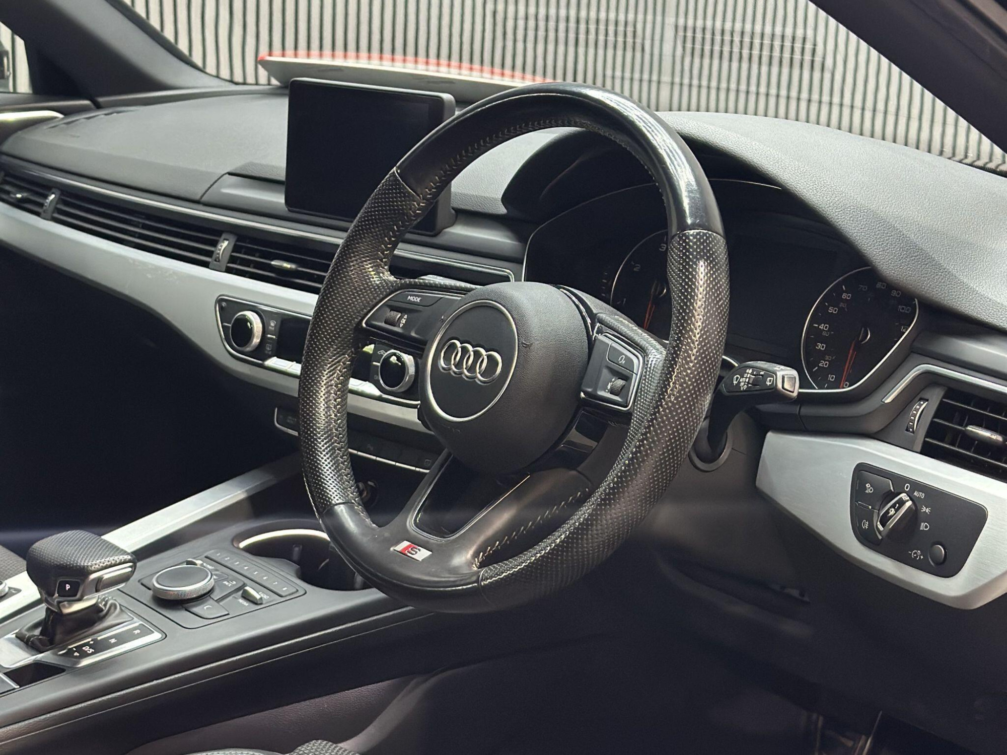 2016 Audi A4 Avant image 10
