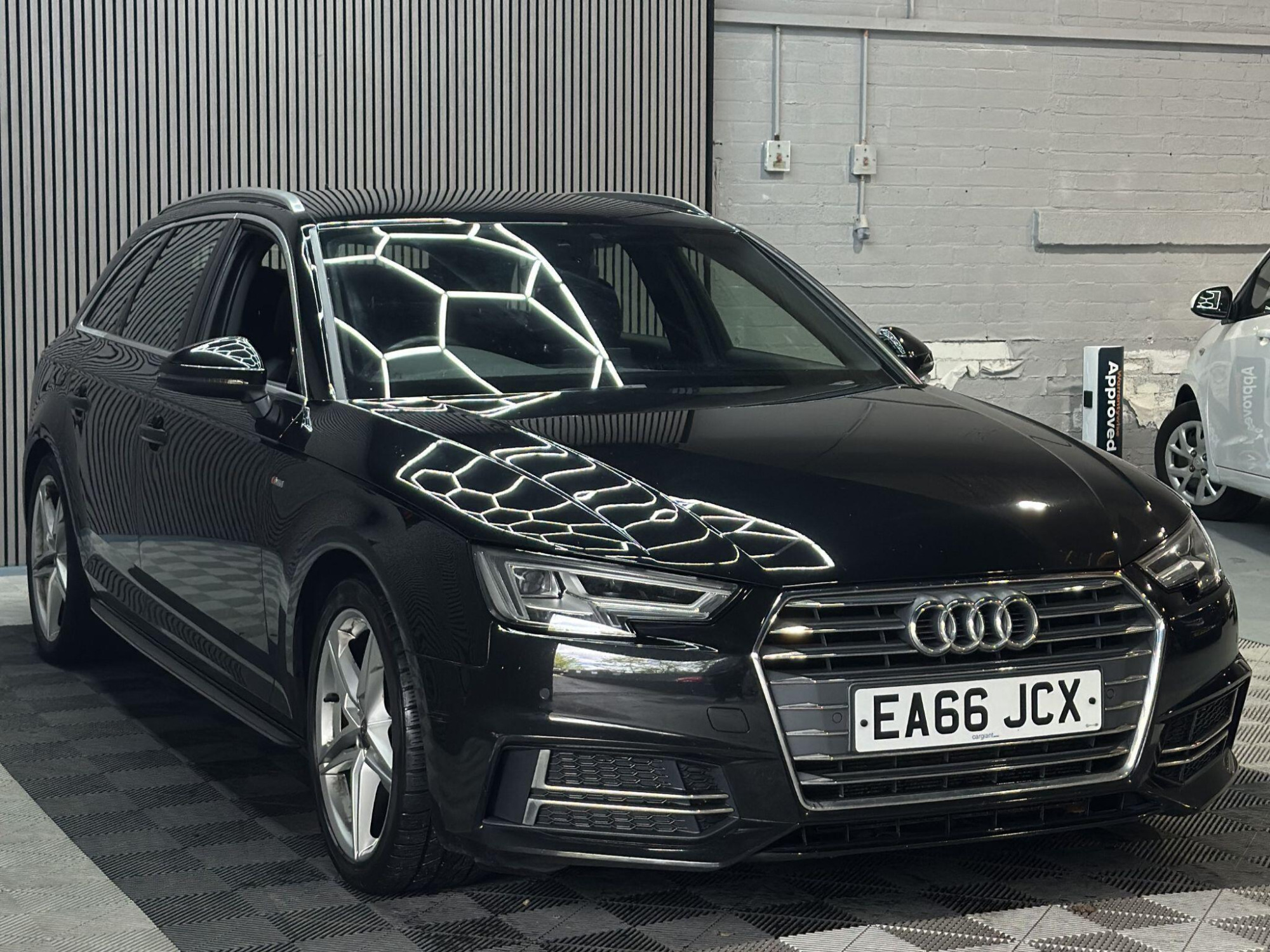 2016 Audi A4 Avant image 3
