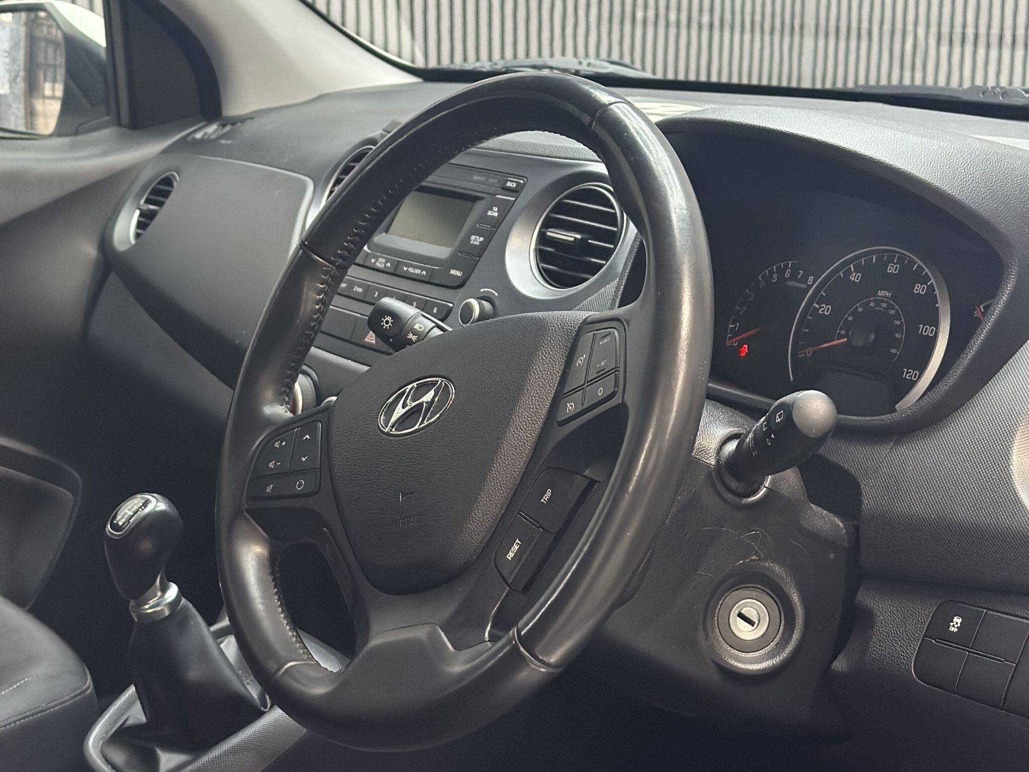 2018 Hyundai i10 image 12