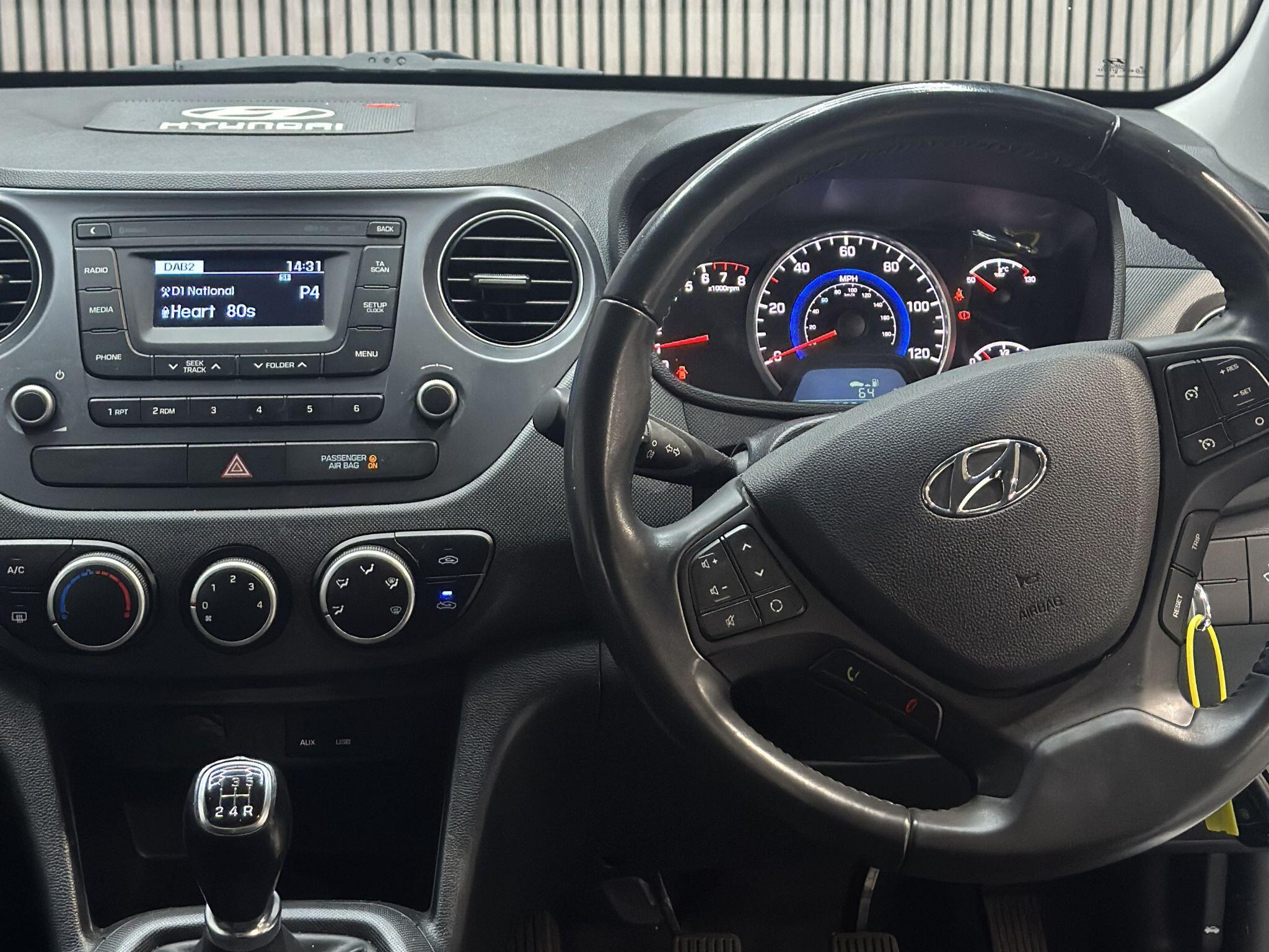 2018 Hyundai i10 image 9