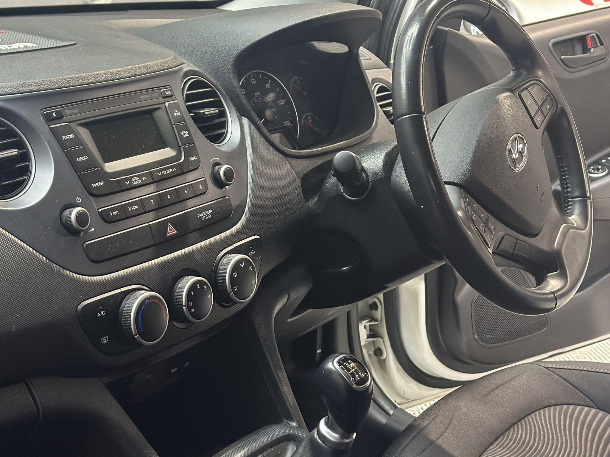 2018 Hyundai i10 image 11