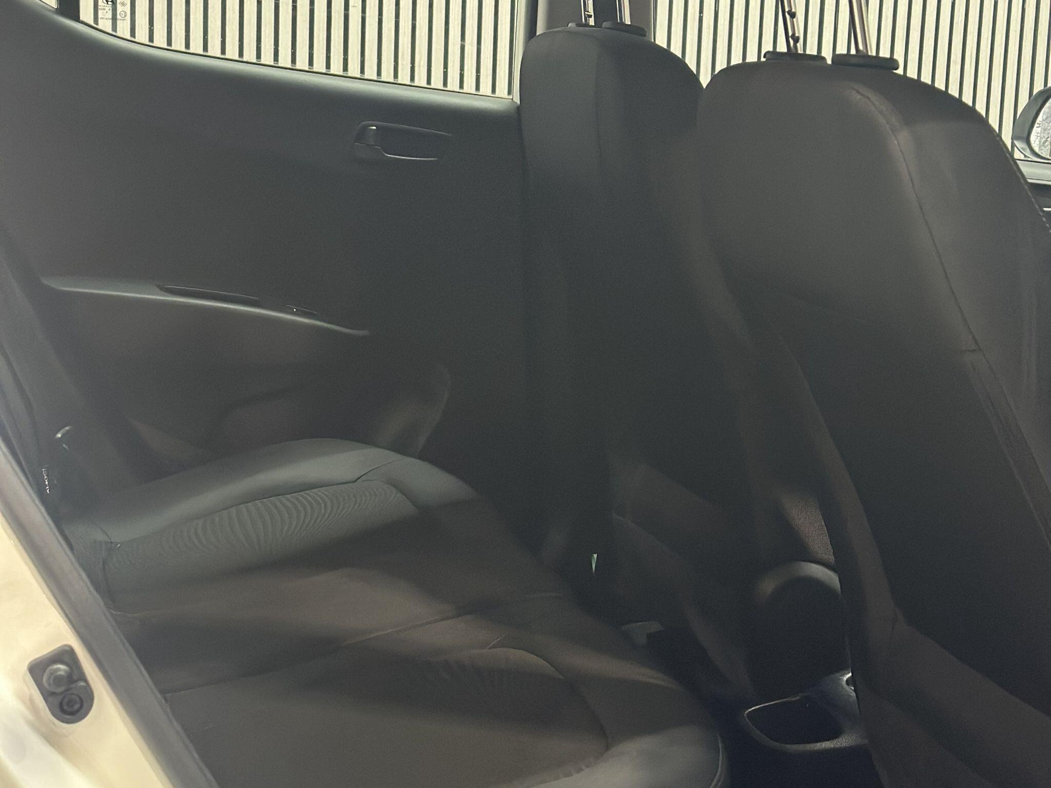 2018 Hyundai i10 image 15