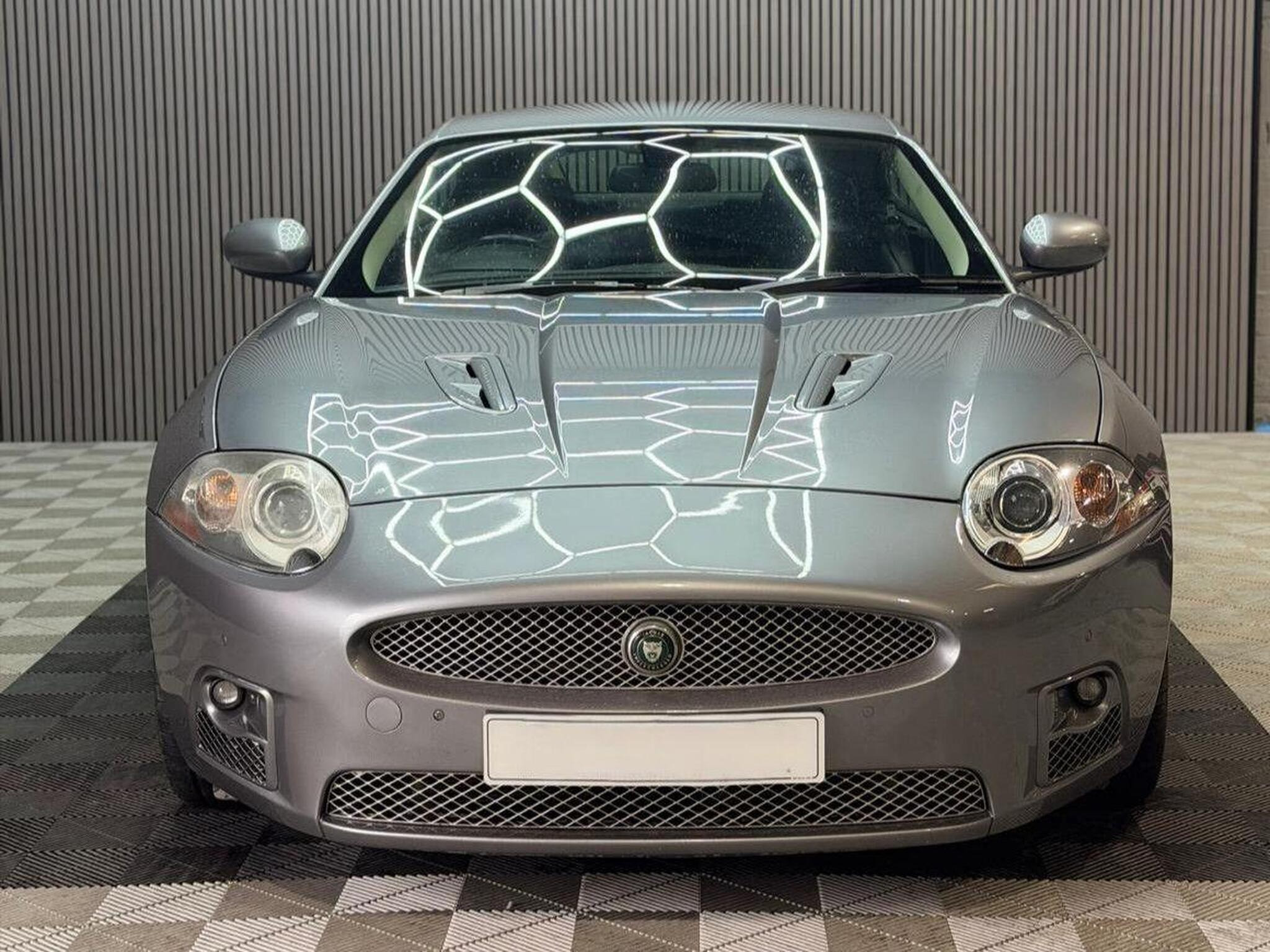 2006 Jaguar XKR image 2