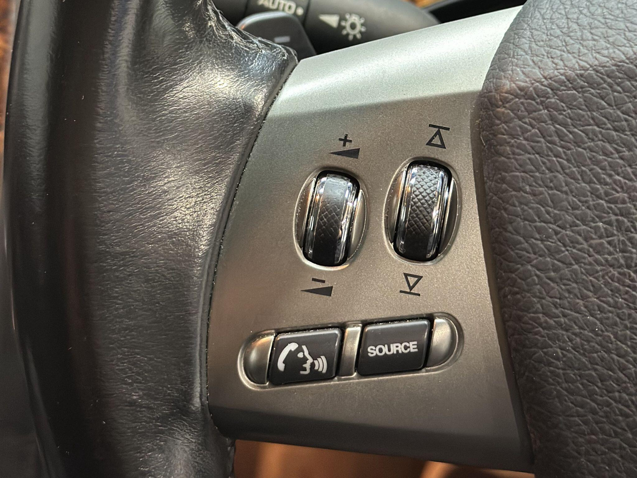 2006 Jaguar XKR image 12