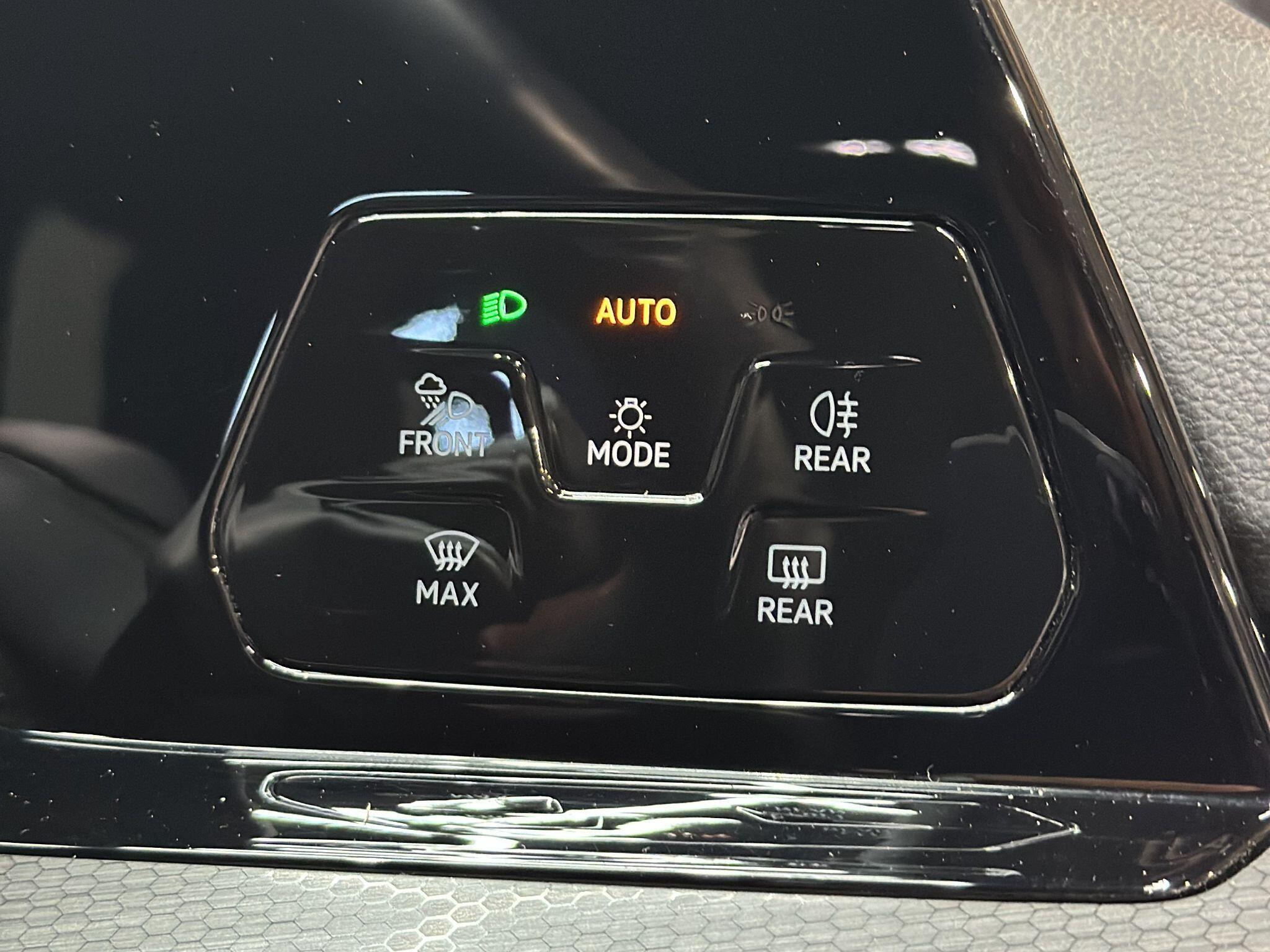 2021 Volkswagen Golf image 19