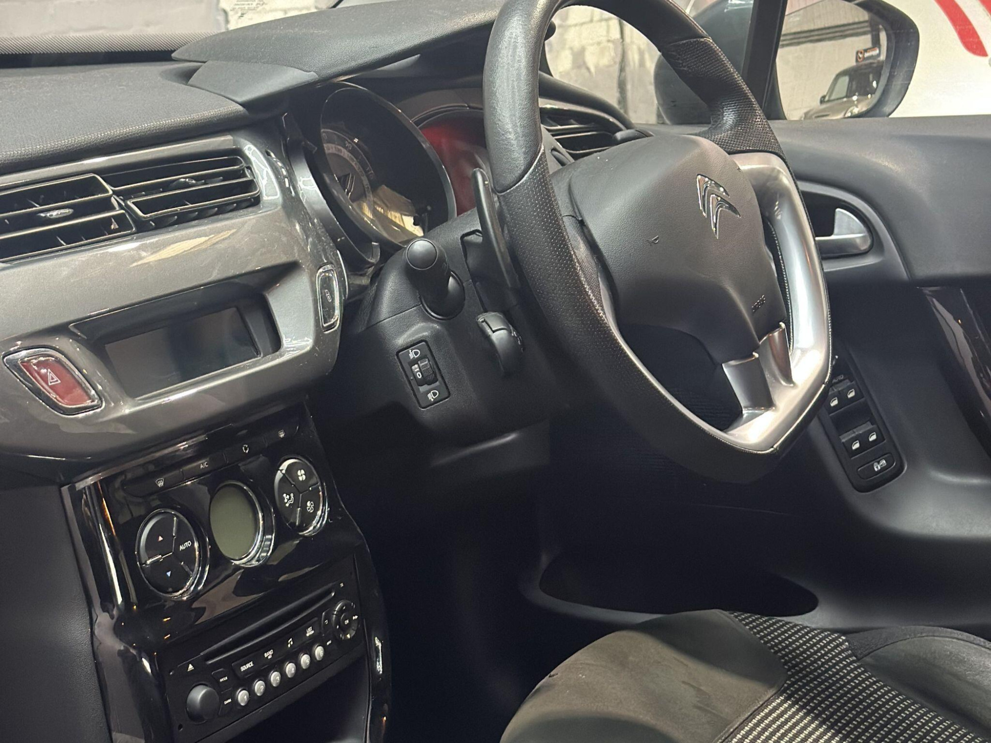 2015 Citroen C3 image 13