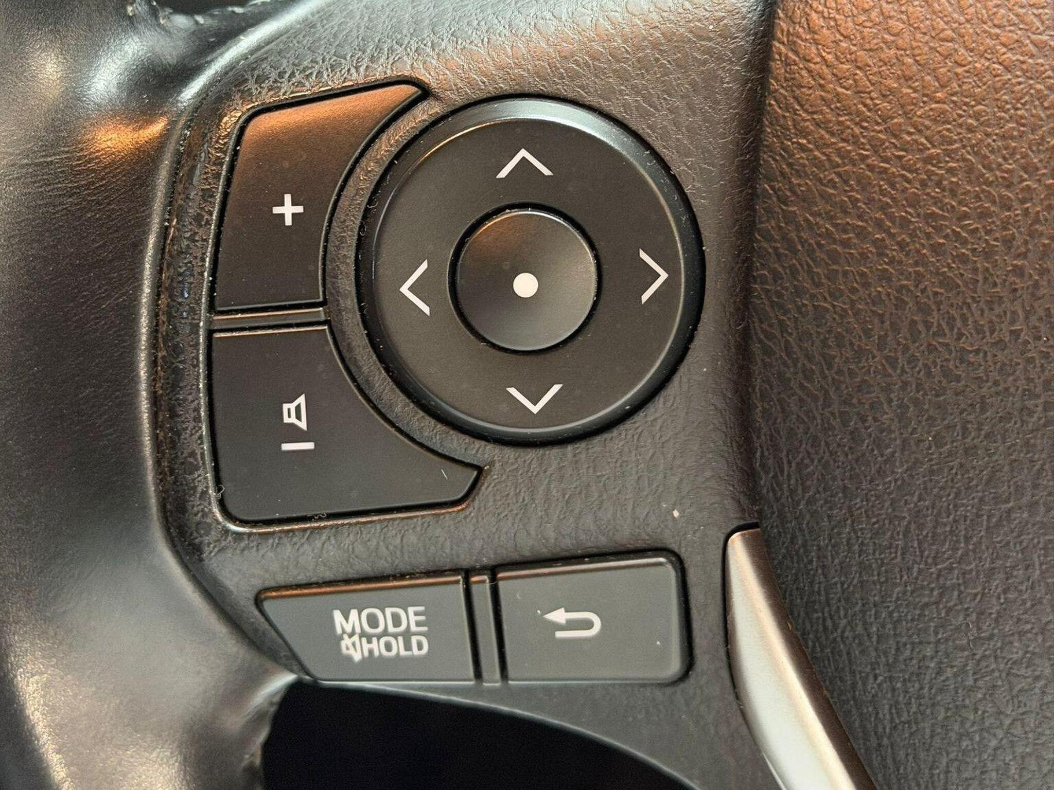 2014 Toyota Auris image 13