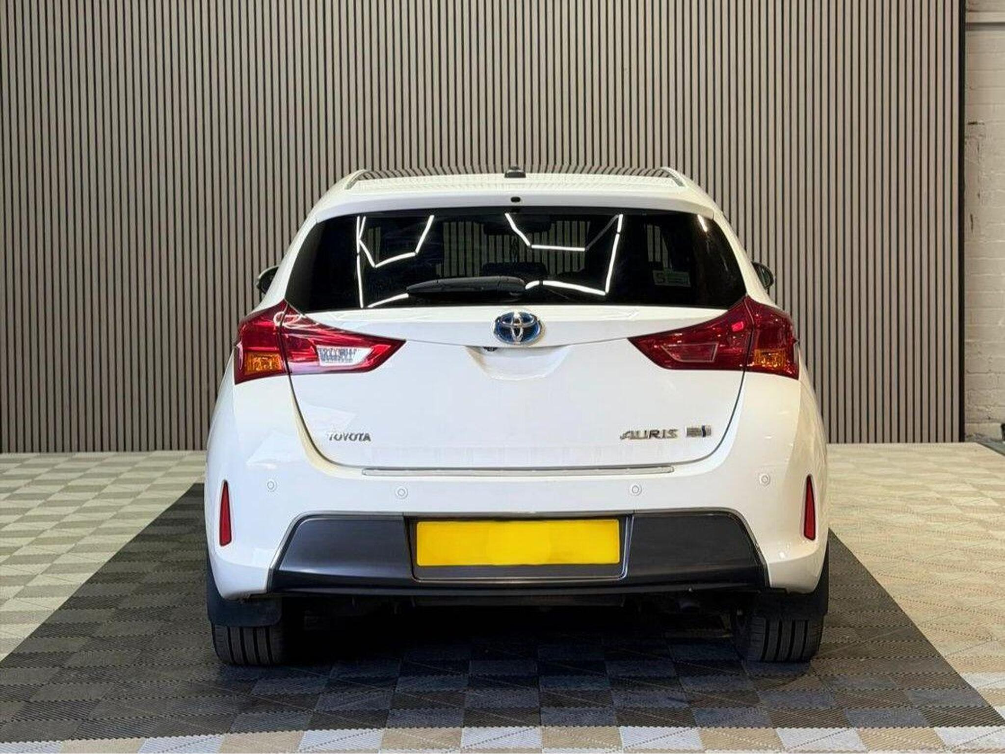 2014 Toyota Auris image 8