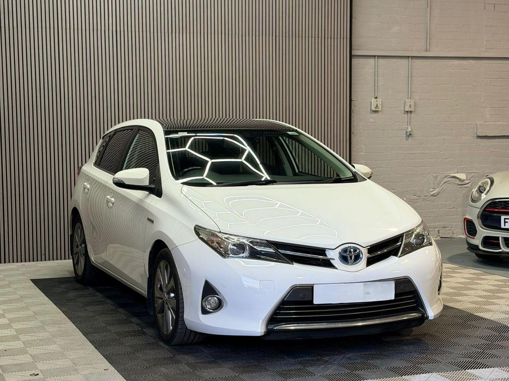 2014 Toyota Auris image 4