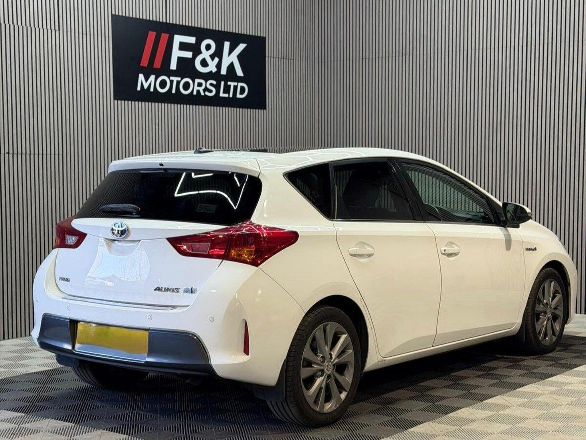 2014 Toyota Auris image 2