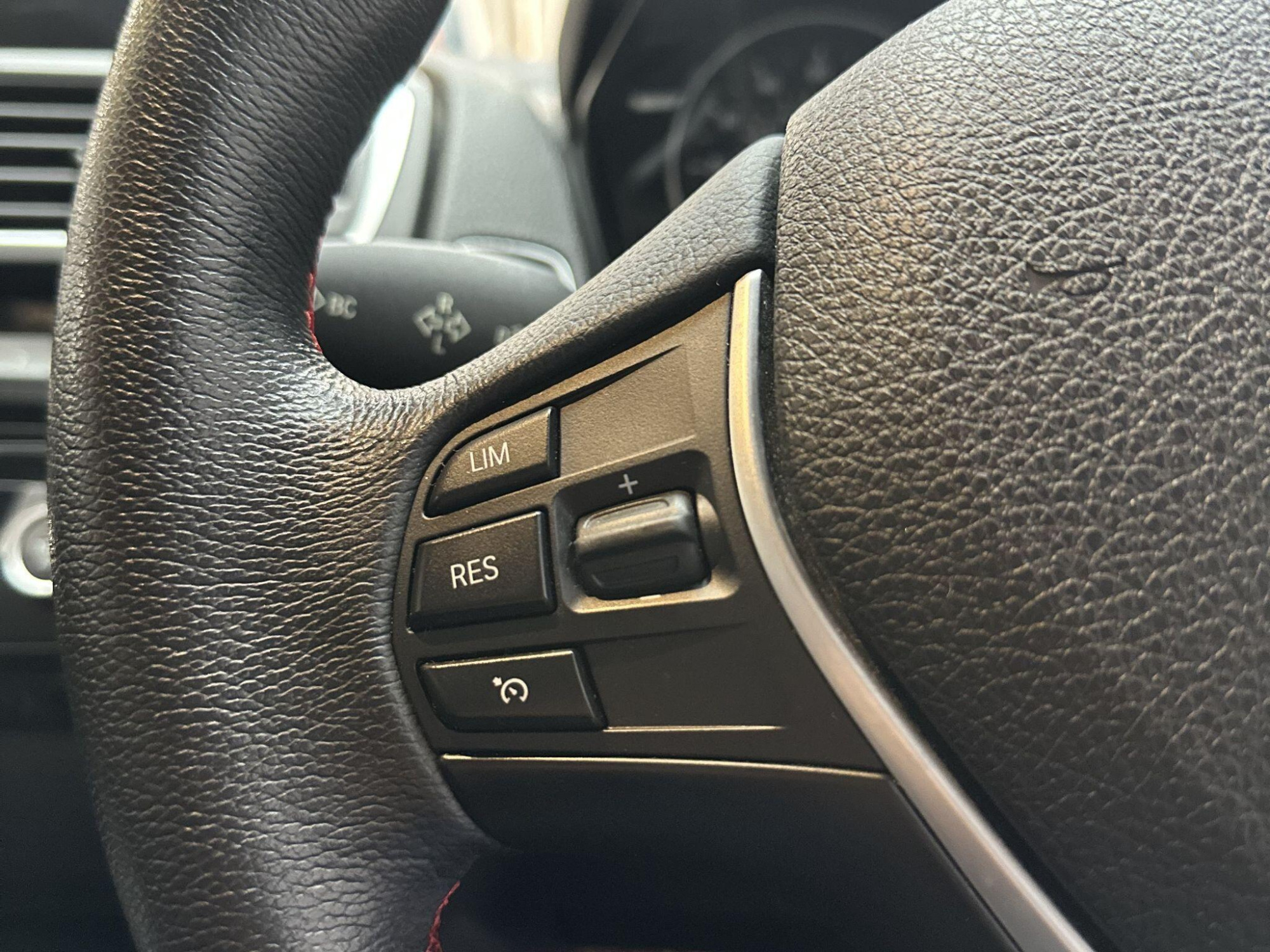 2016 BMW 1 Series image 19