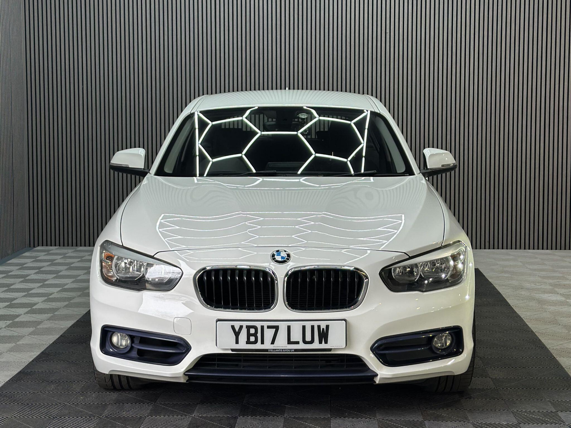 2016 BMW 1 Series image 2