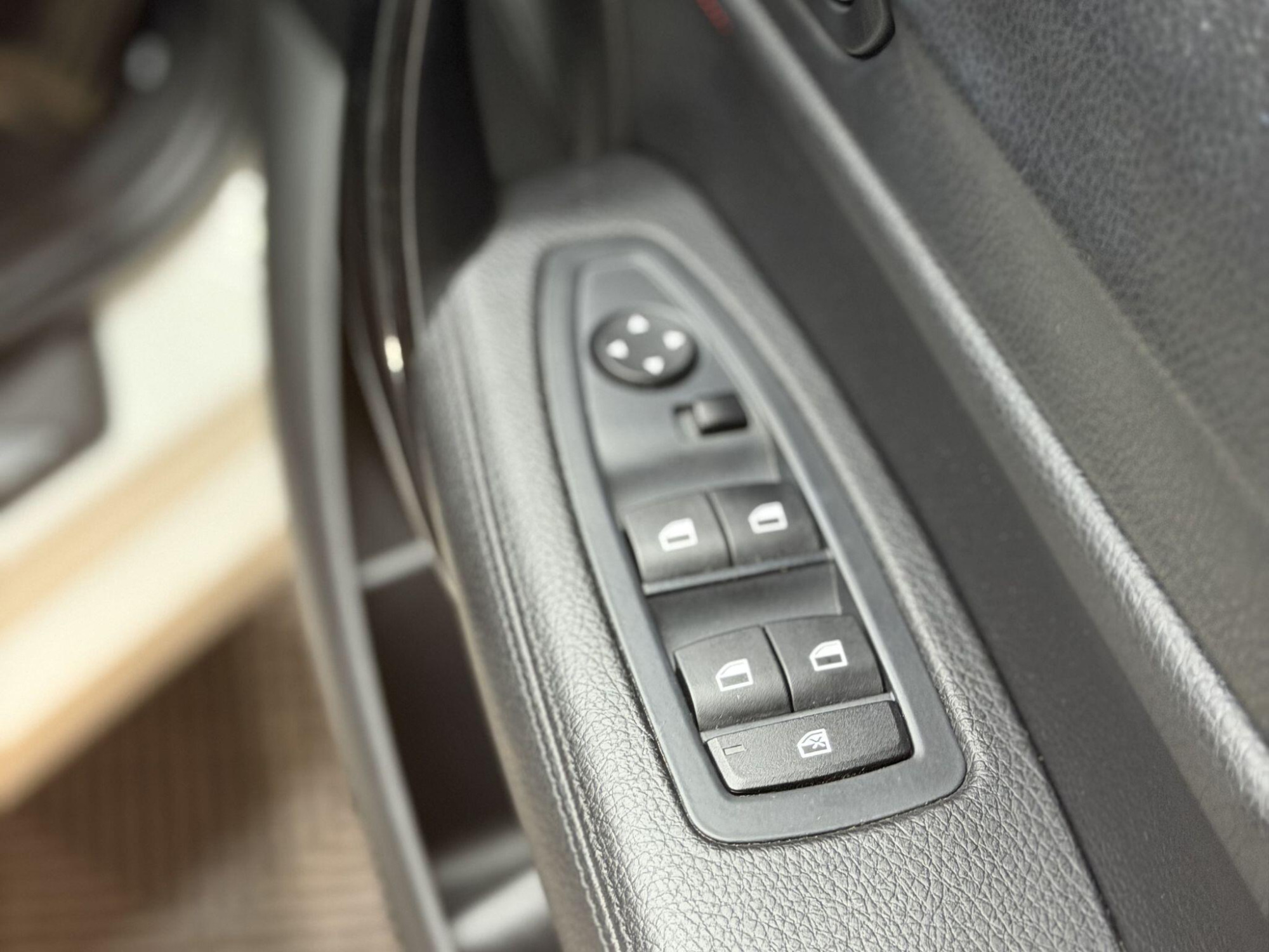 2016 BMW 1 Series image 20