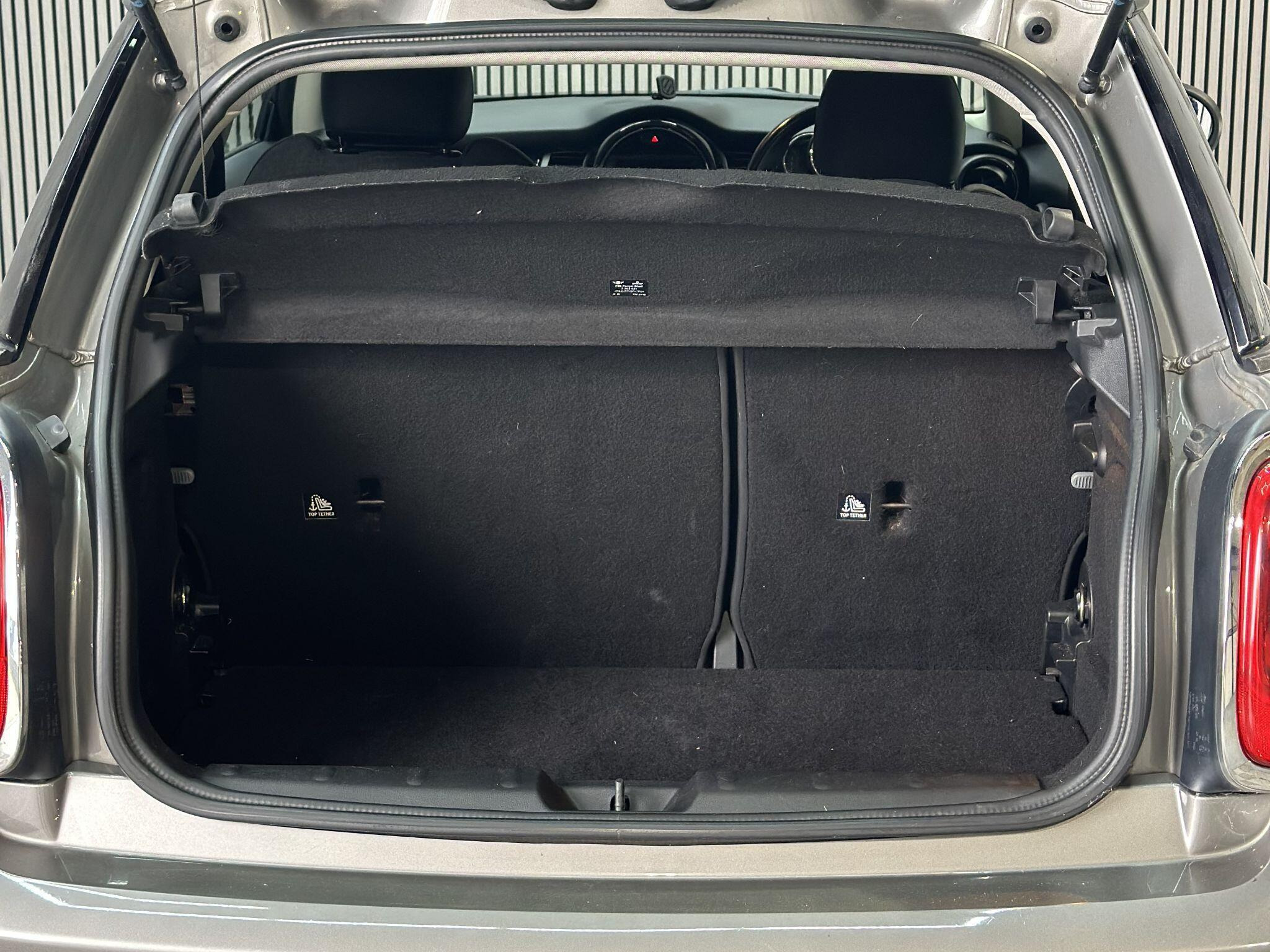 2016 MINI Hatch image 7