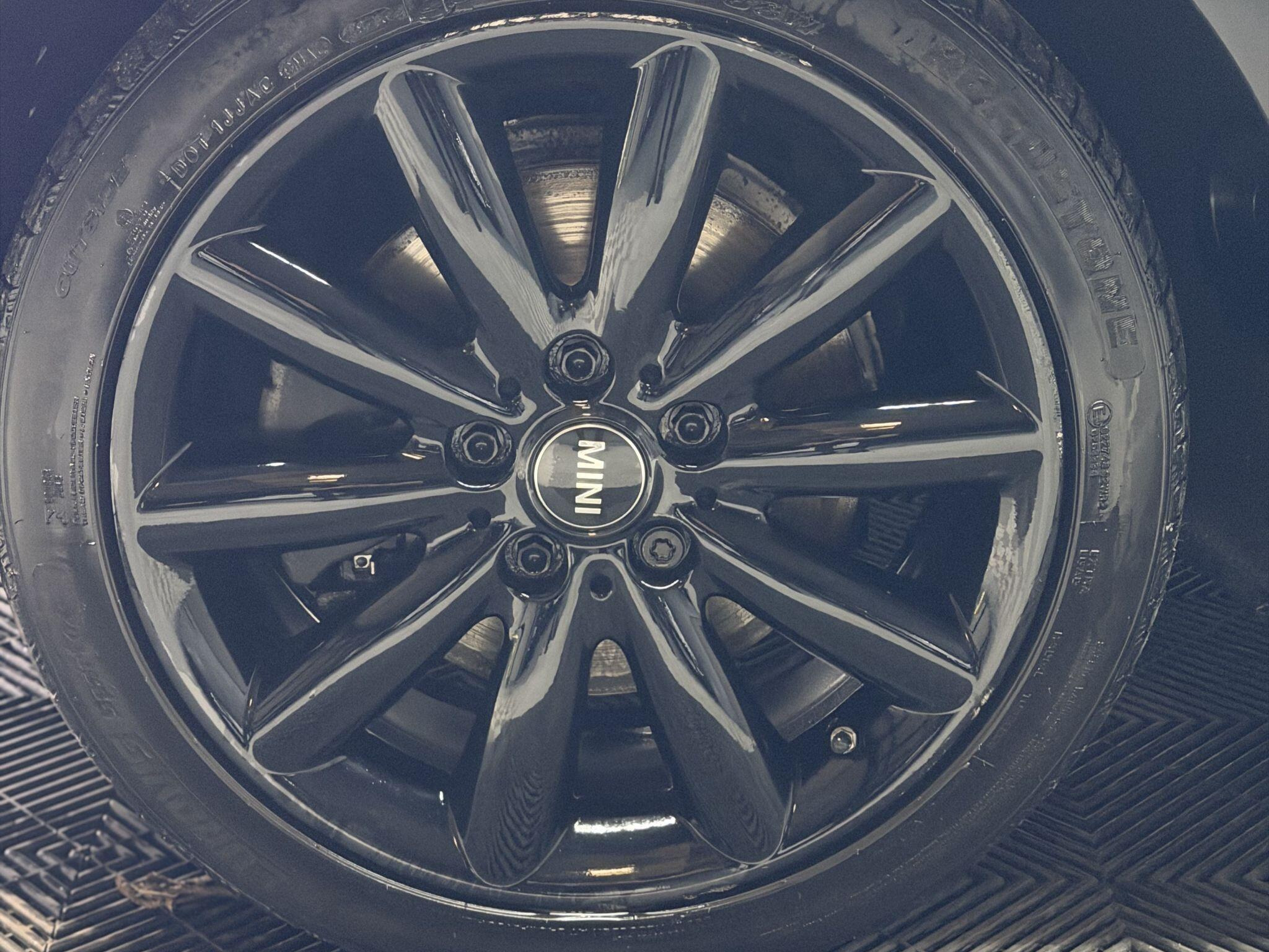 2016 MINI Hatch image 8
