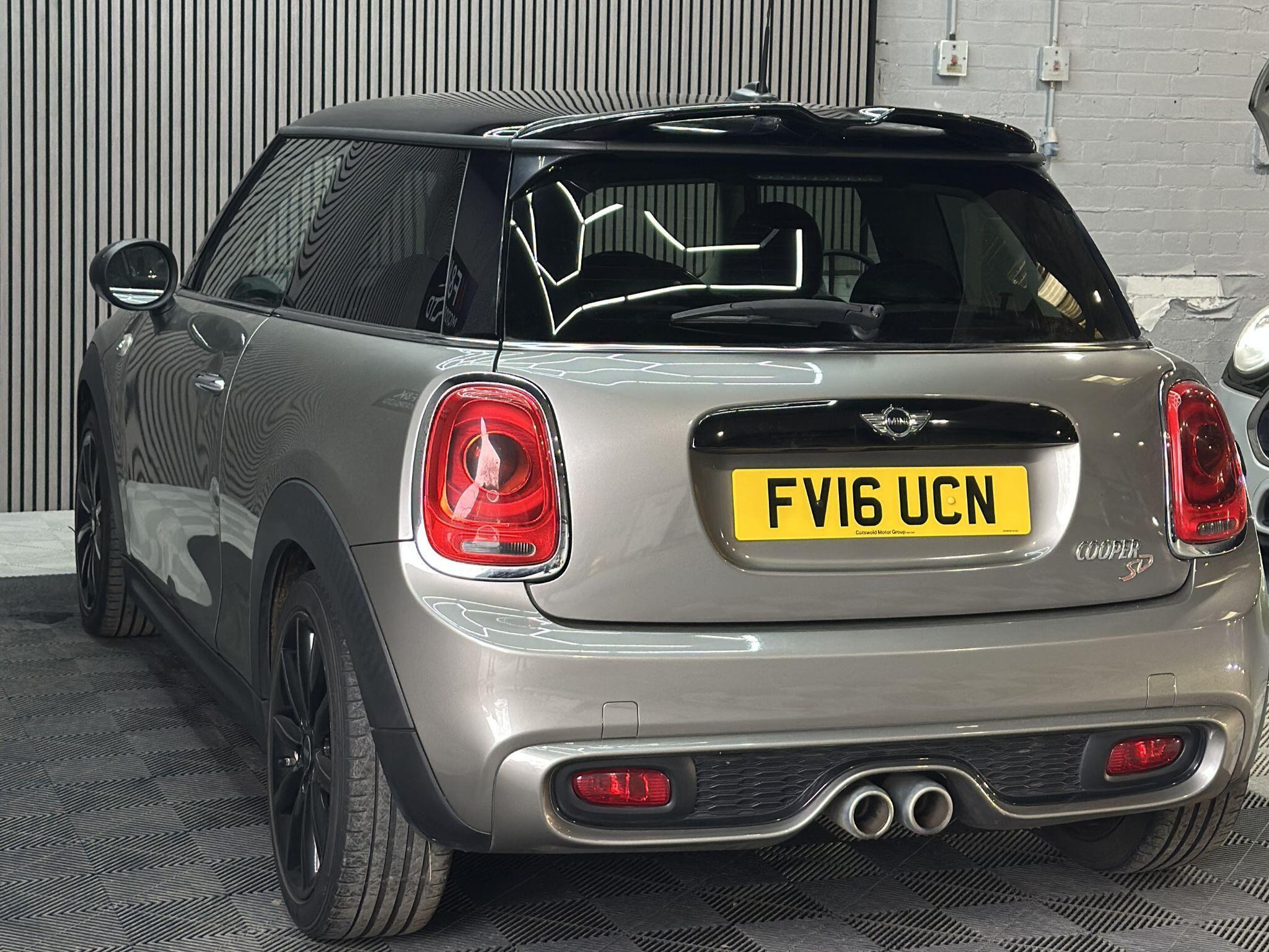 2016 MINI Hatch image 4