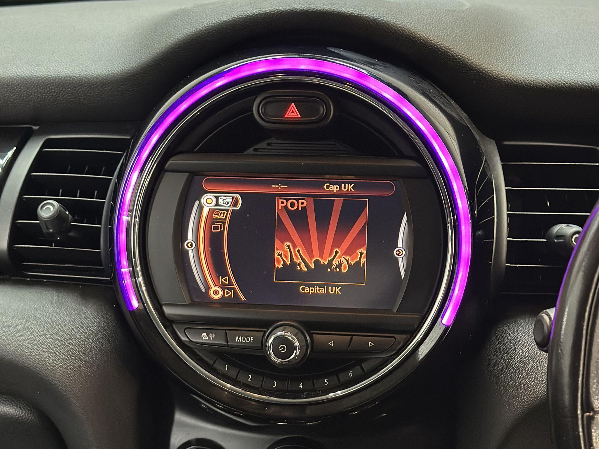 2016 MINI Hatch image 13