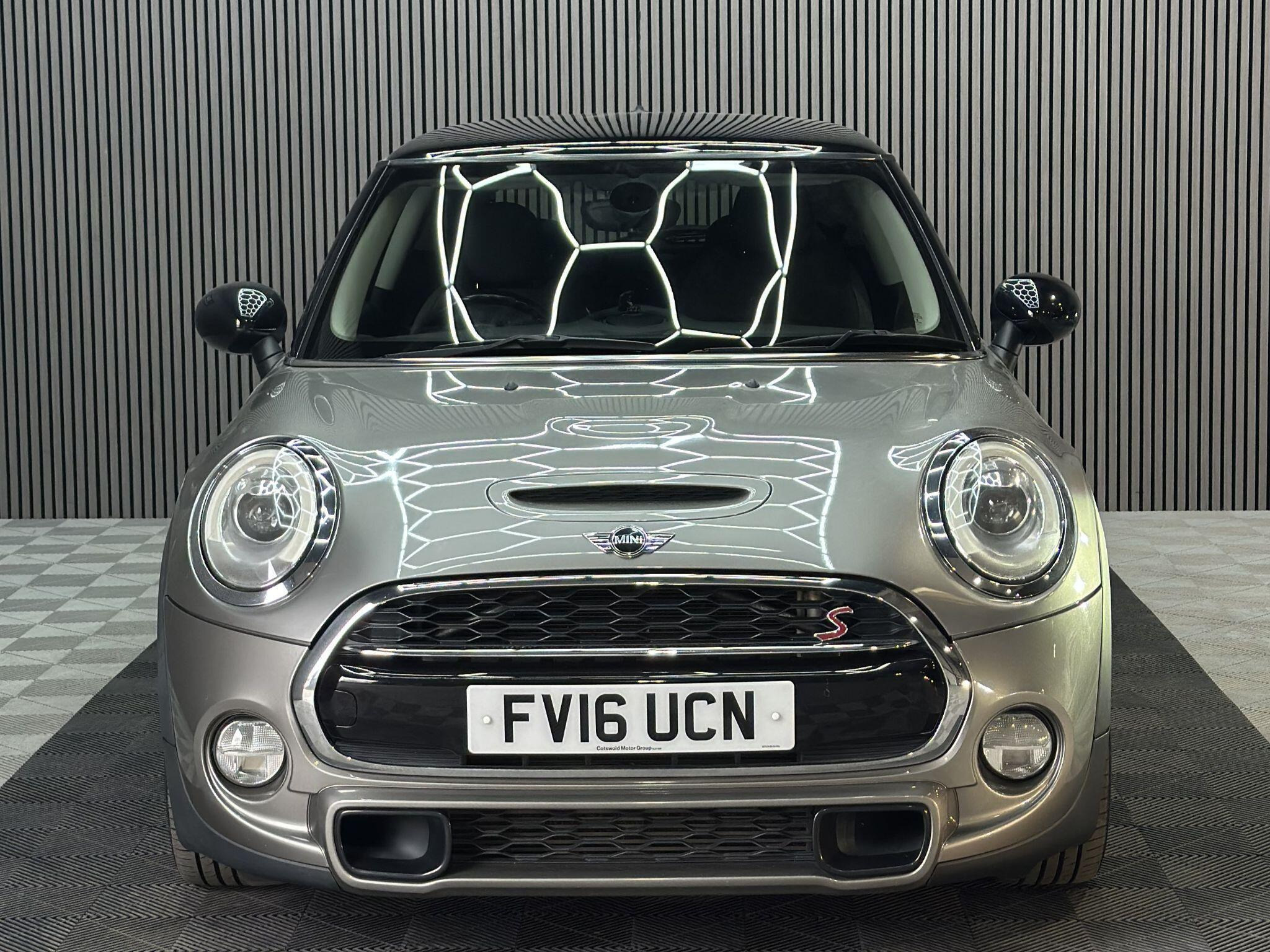 2016 MINI Hatch image 2