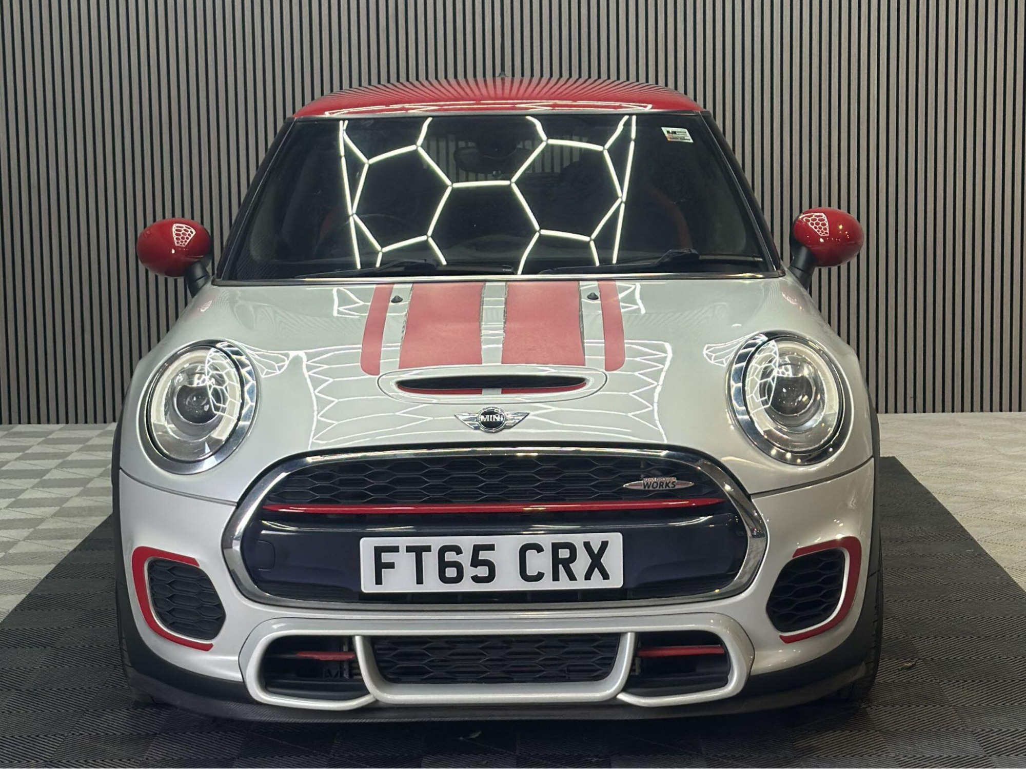 2016 MINI Hatch image 2