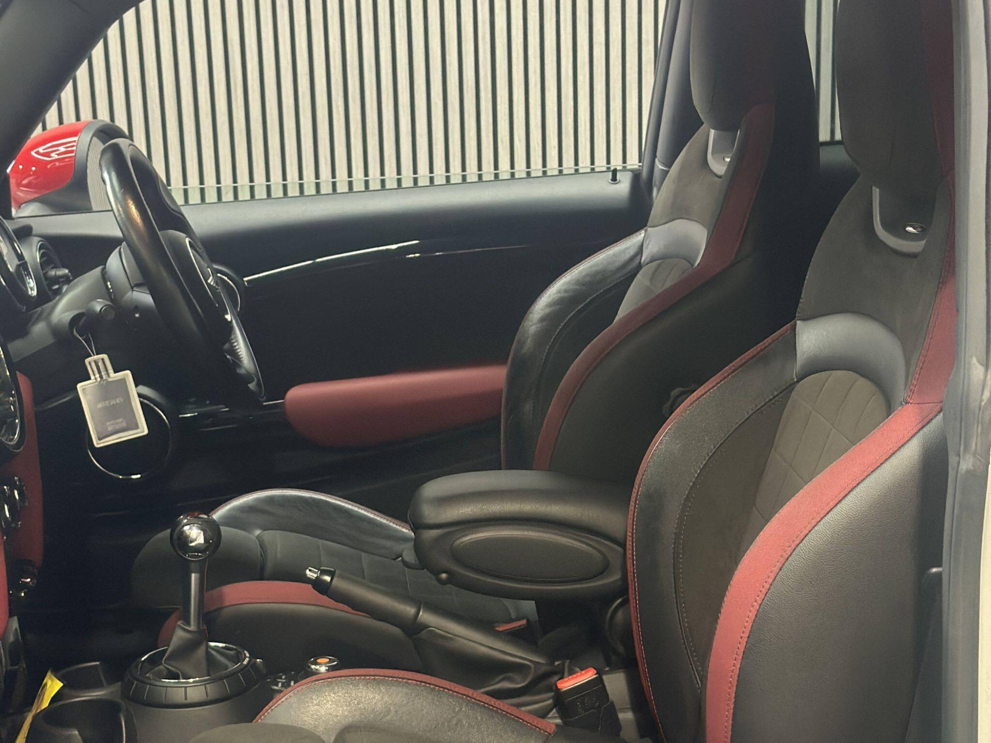 2016 MINI Hatch image 12