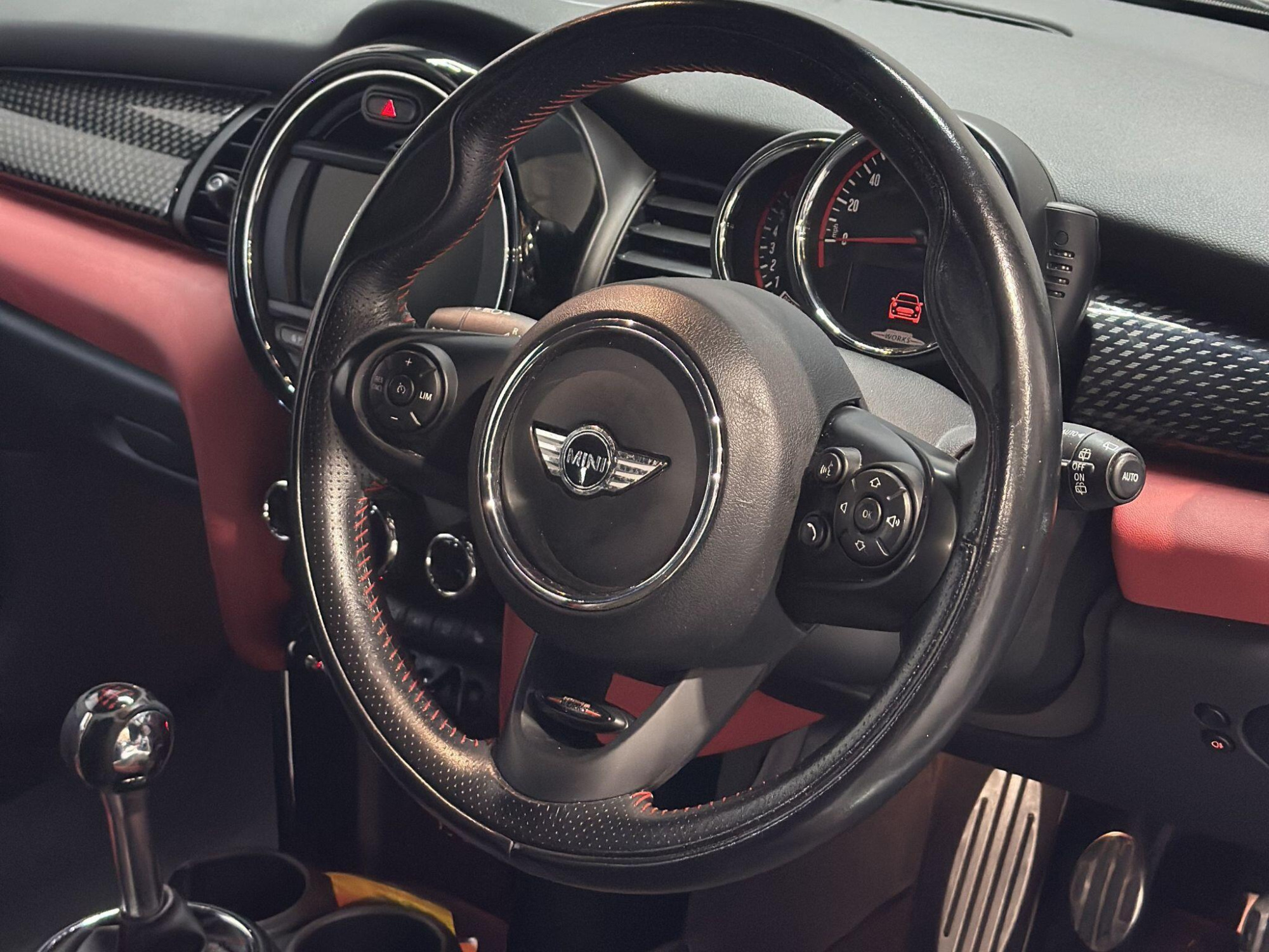 2016 MINI Hatch image 7