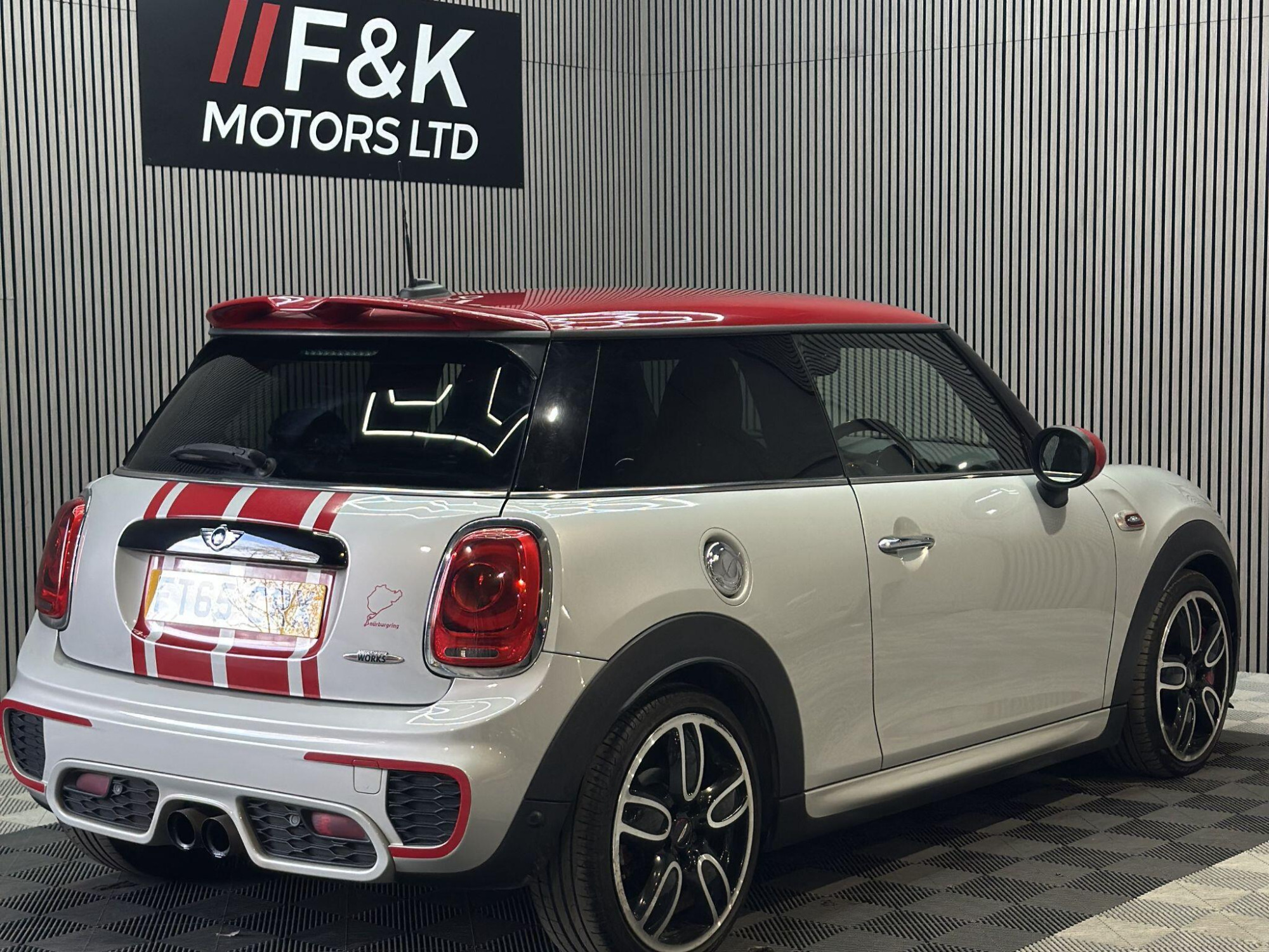 2016 MINI Hatch image 3
