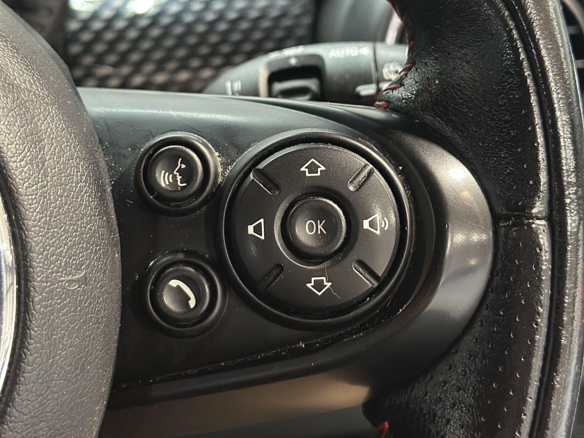 2016 MINI Hatch image 8